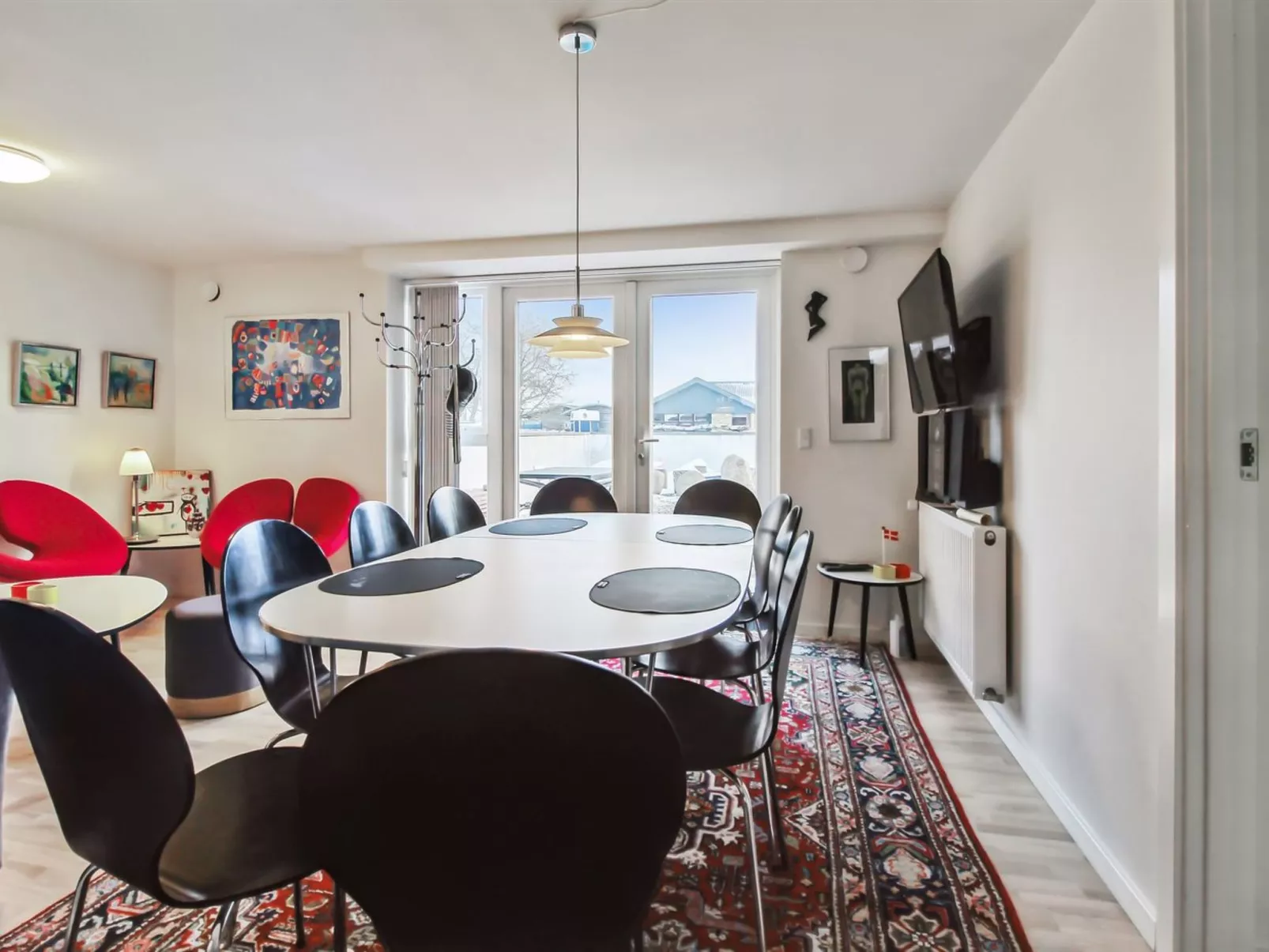 "Mirja" - 50m to the fjord-Drinnen