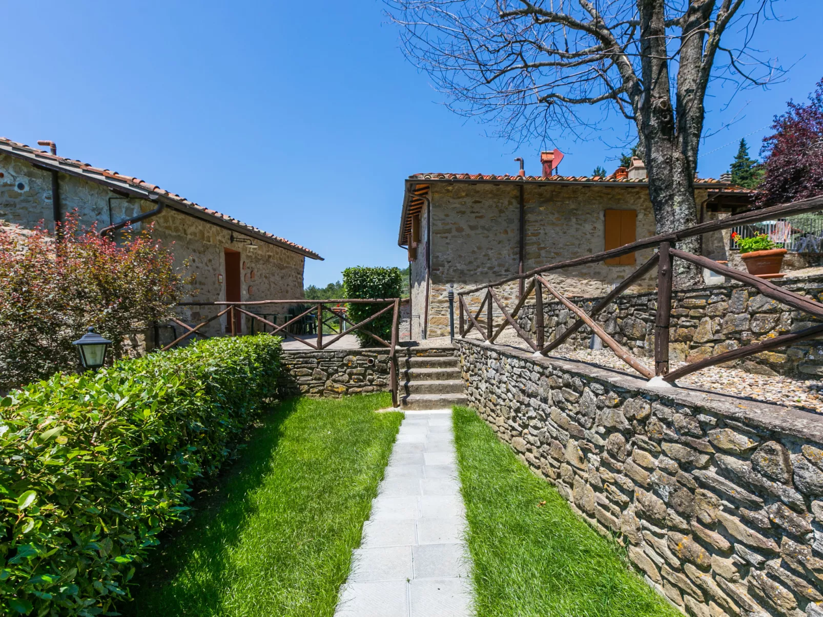 Quercia-Outside