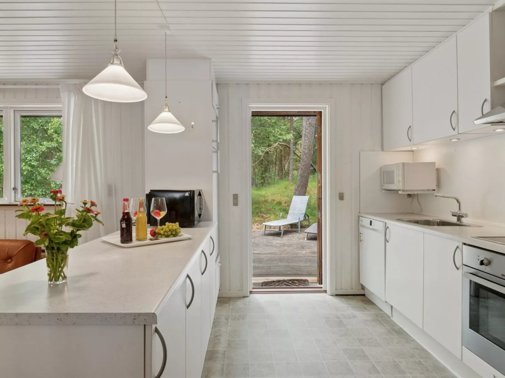 "Clementine" - 1.2km from the sea-Inside