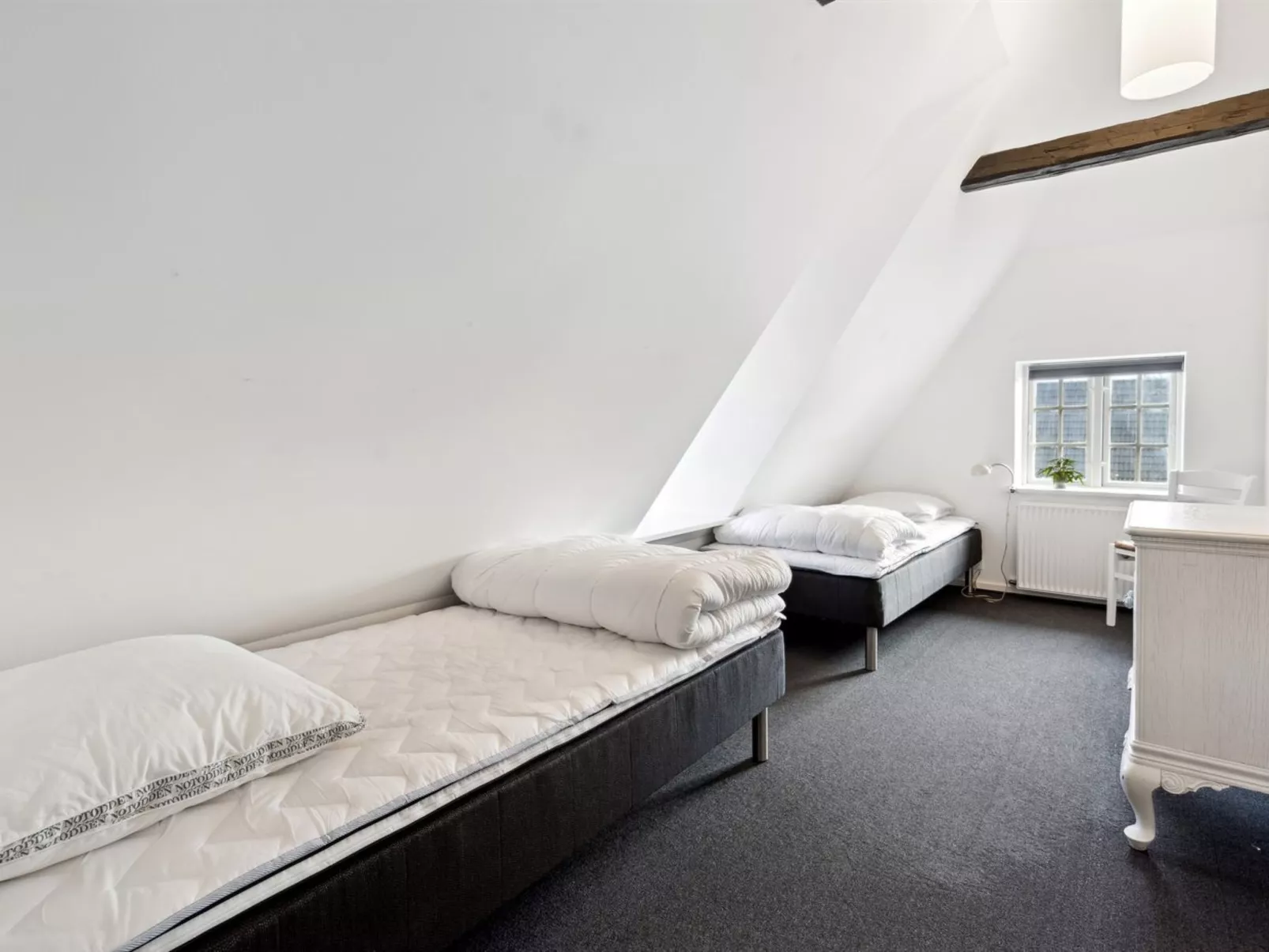 "Ienngelild" - 1km to the fjord-Drinnen