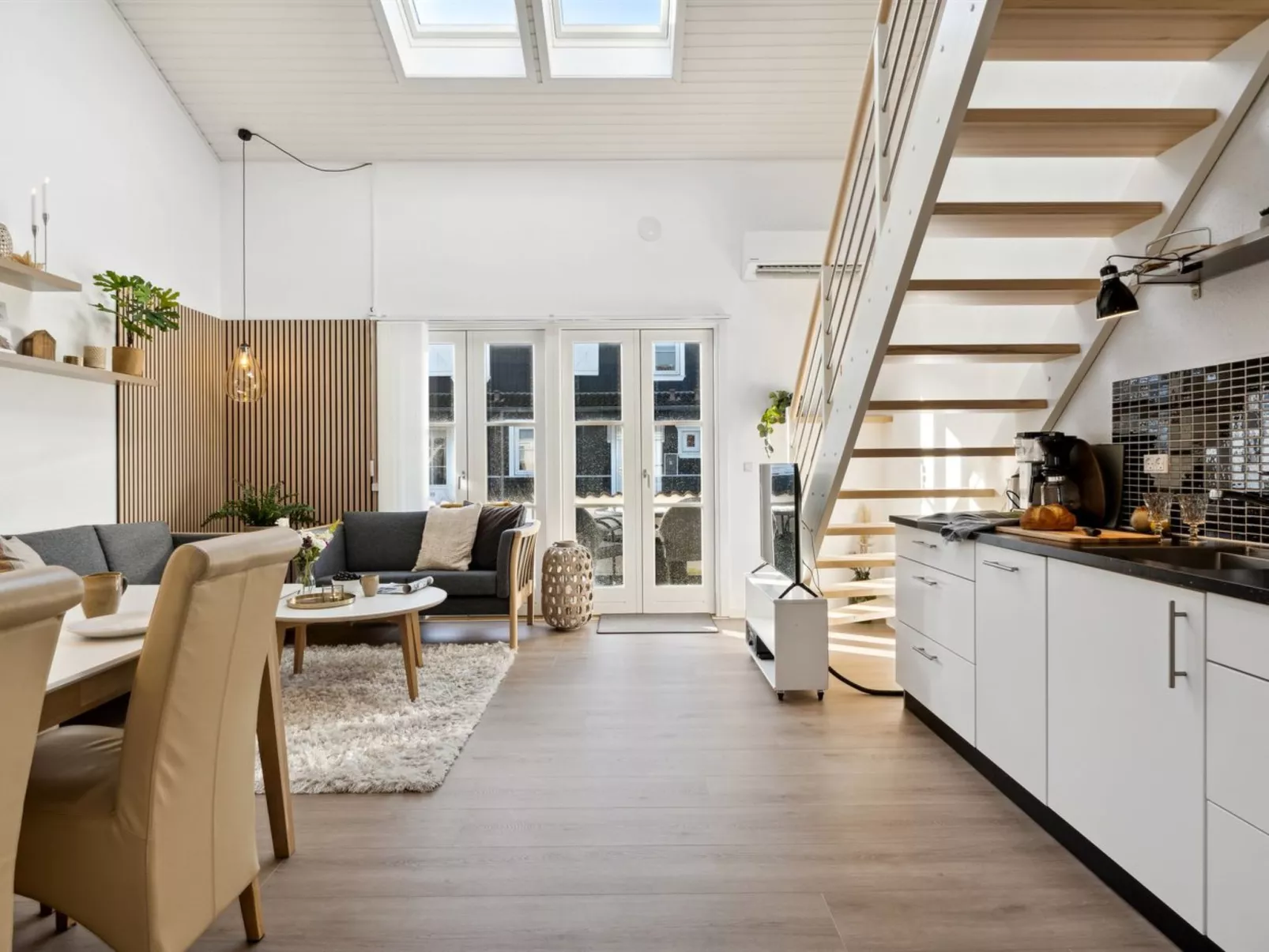 "Milly" - 150m to the fjord-Inside