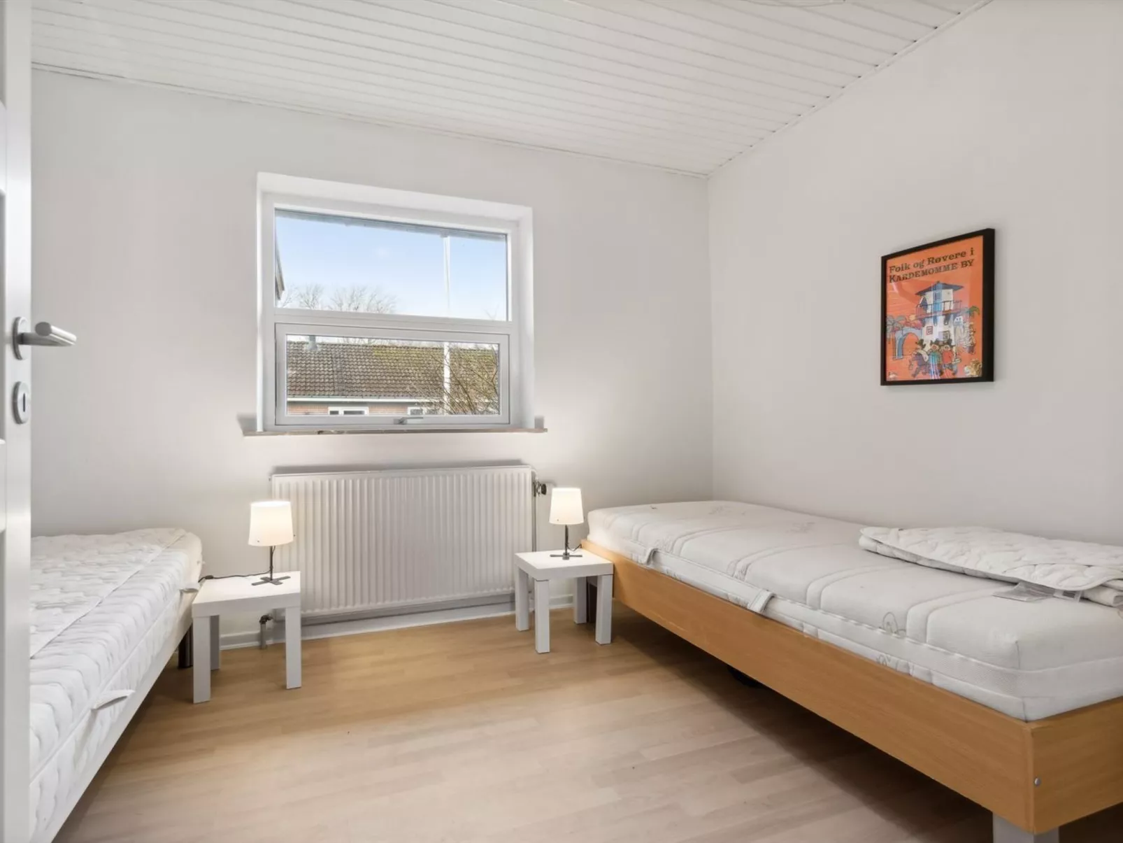 "Yrjö" - 1km from the sea-Inside