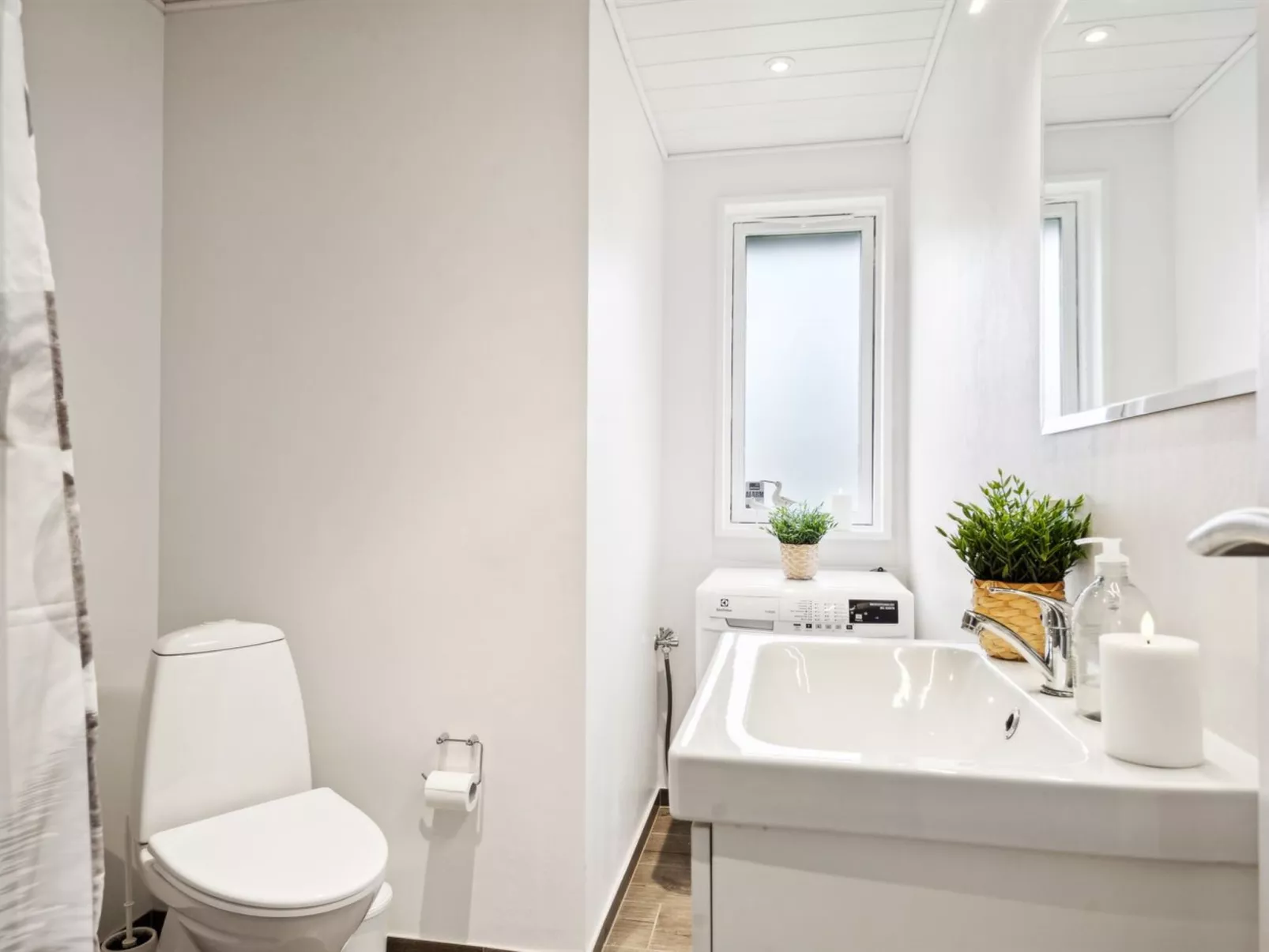 "Marielouise" -  from the sea-Drinnen