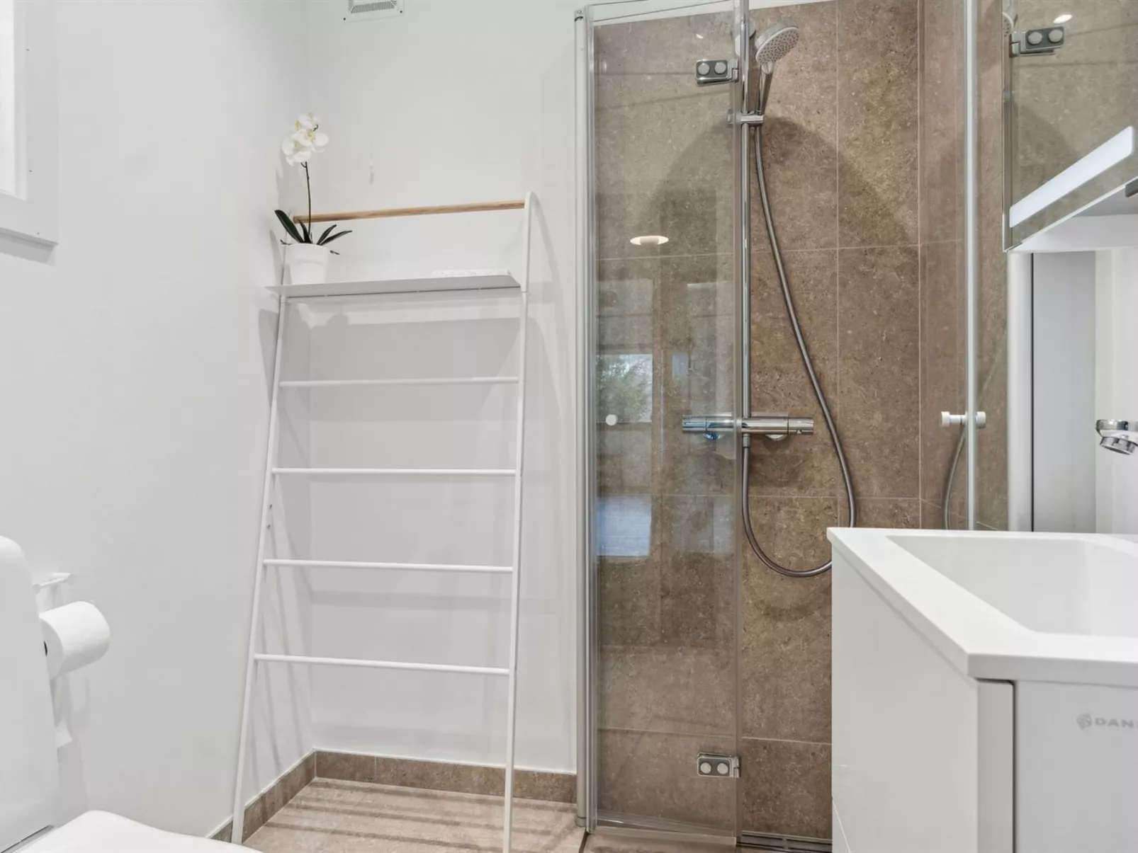 "Janna" - 1.4km from the sea-Inside