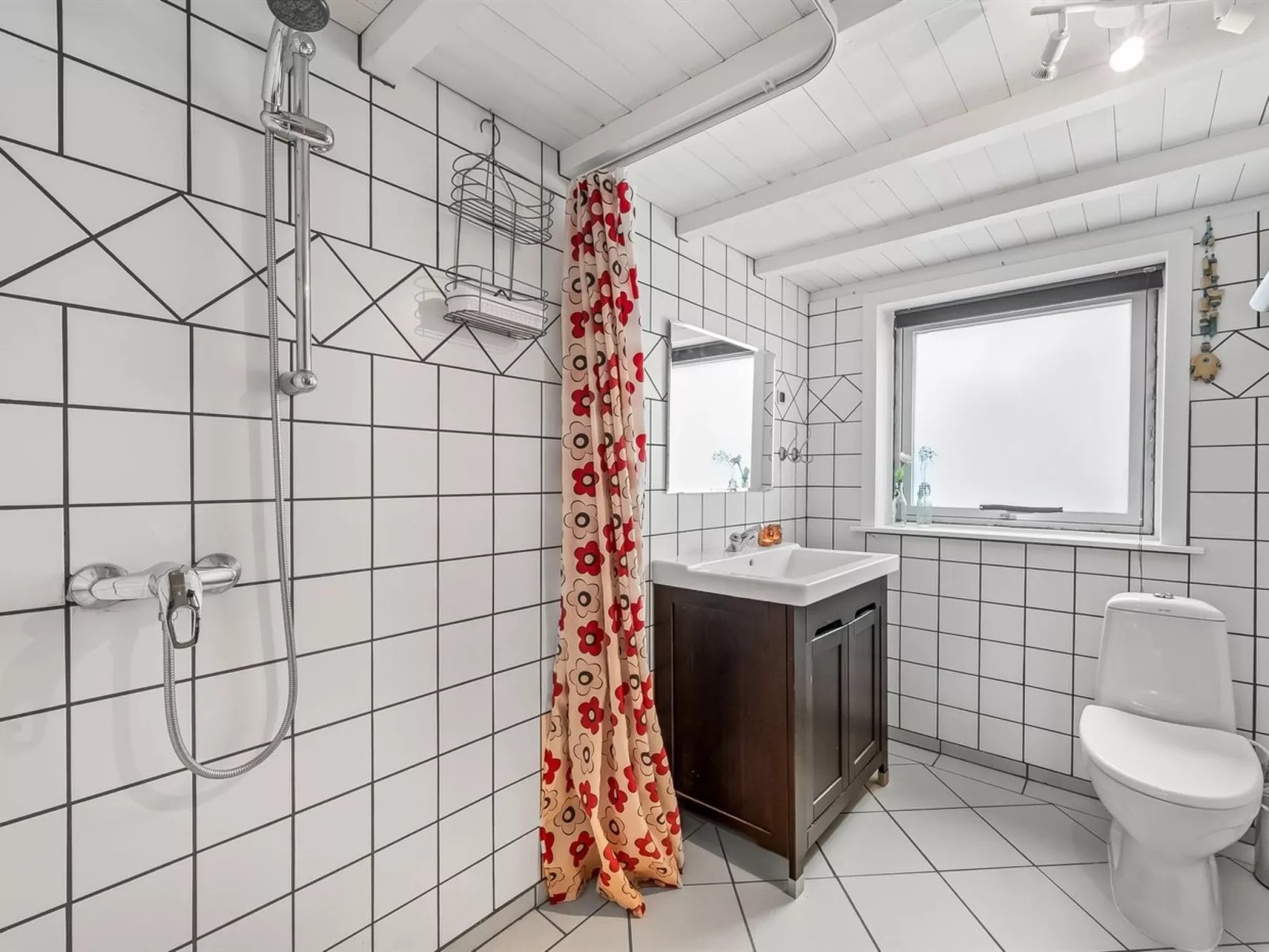 "Oddger" - 250m to the fjord-Drinnen