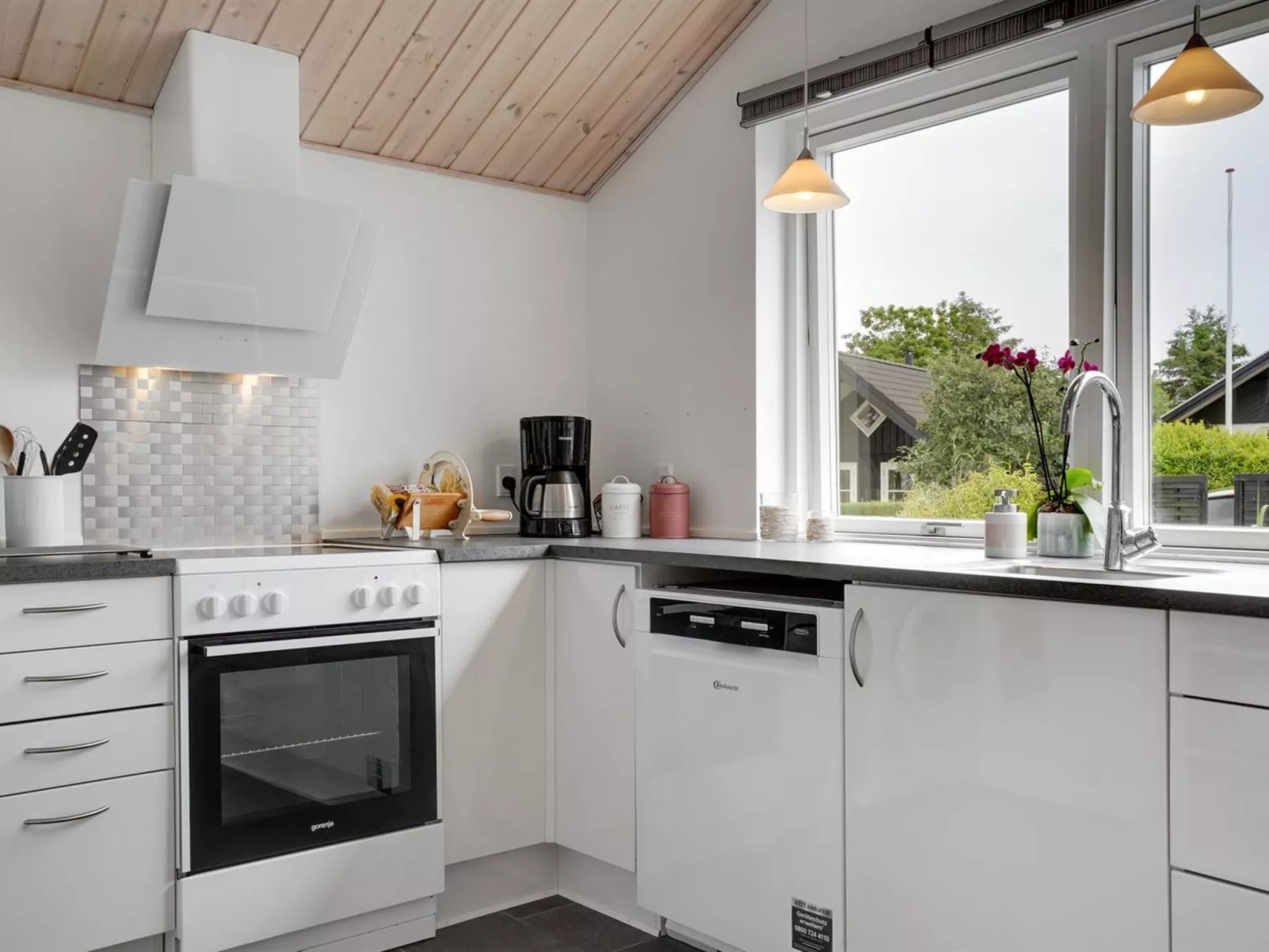 "Jörgen" - 100m from the sea-Dedans