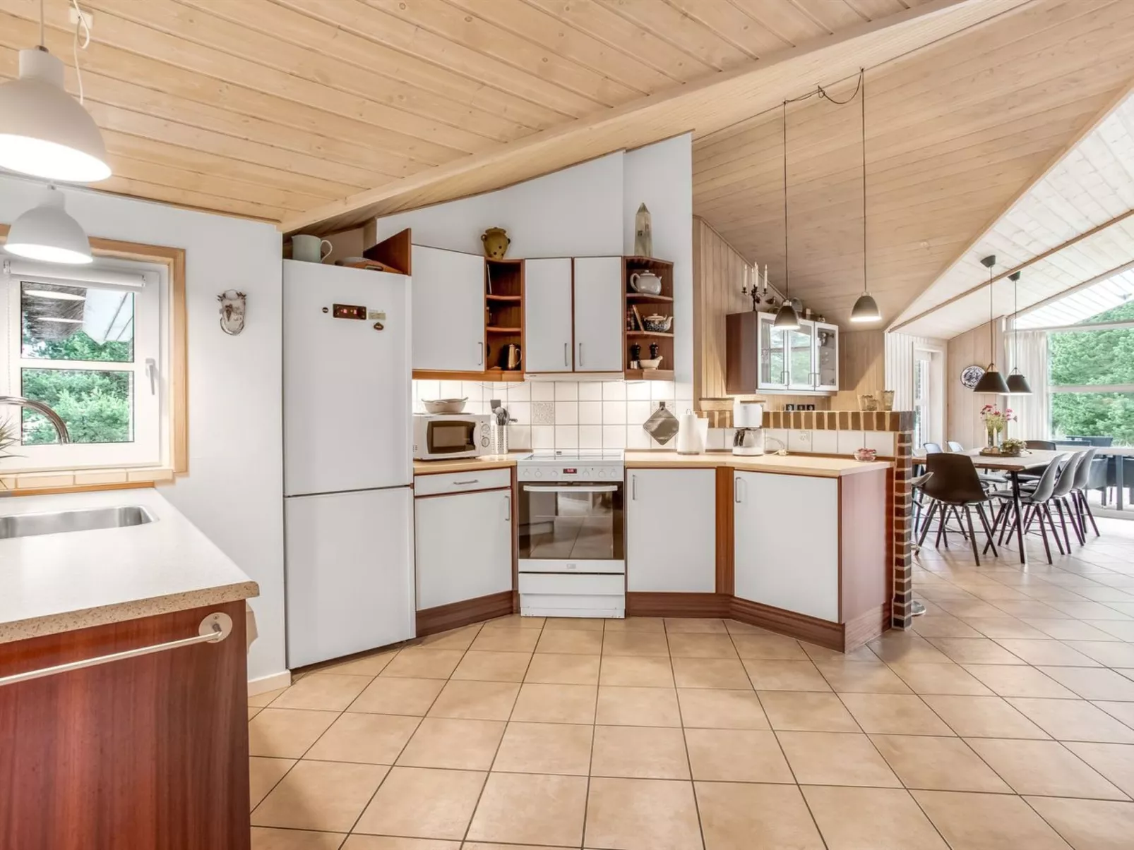 "Ronna" - 2.2km from the sea-Inside