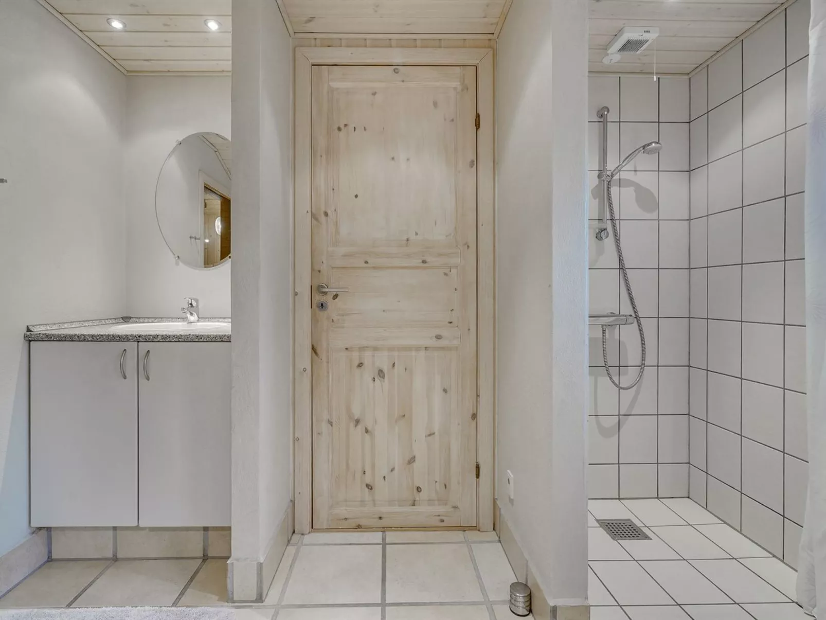 "Aviaja" - 12km from the sea-Dedans