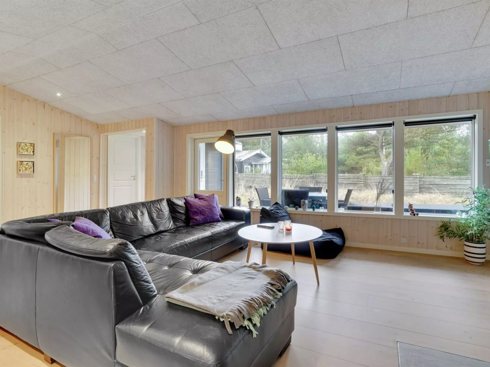 "Solgunn" - 900m from the sea-Inside