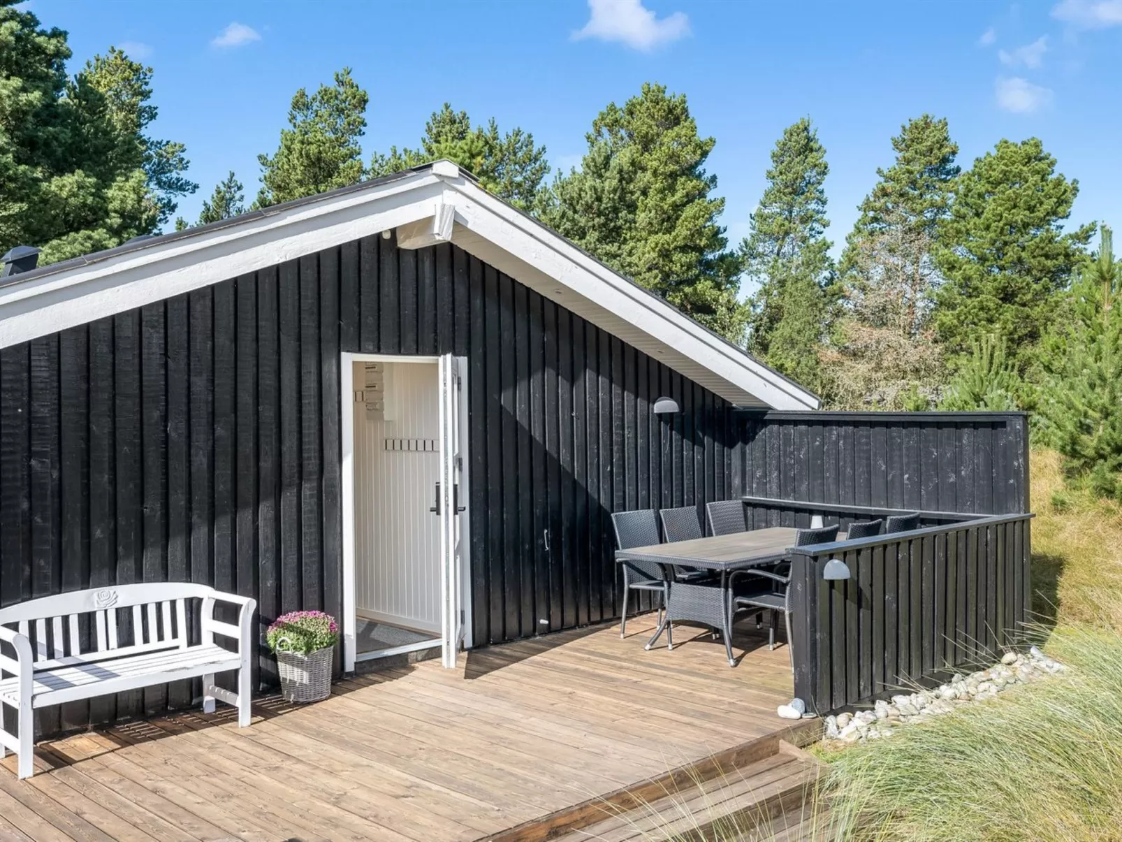 "Eirik" - 2.5km from the sea-Outside