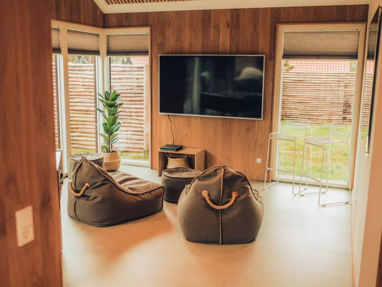 "Toyah" - 400m from the sea-Inside