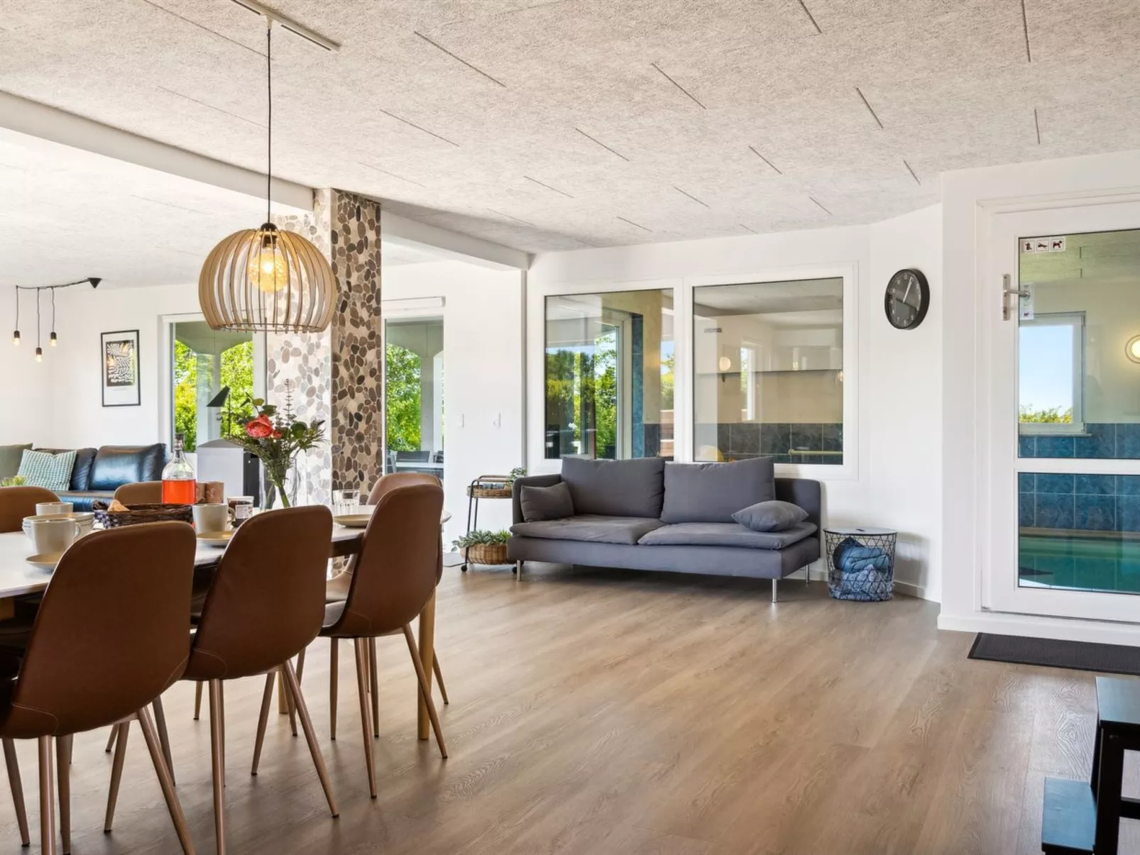 "Eunice" - 850m from the sea-Inside