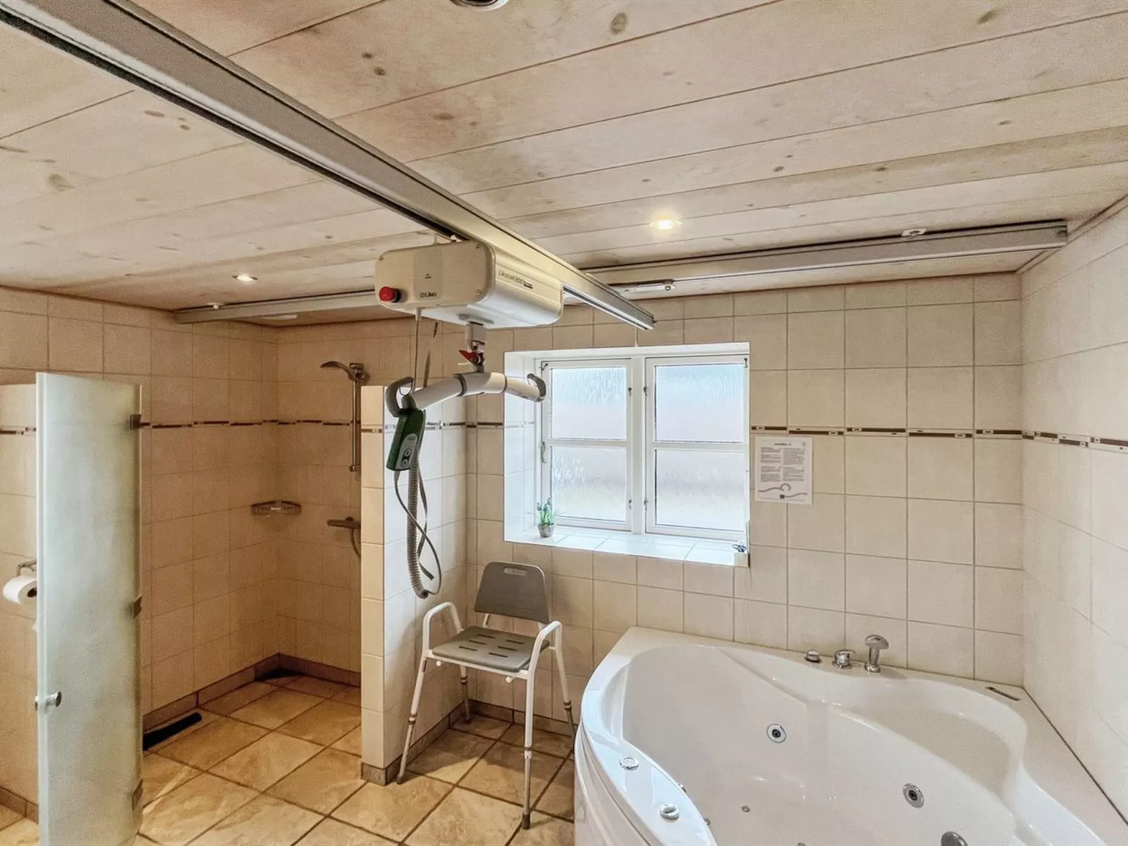 "Hjalmar" - 400m from the sea-Drinnen