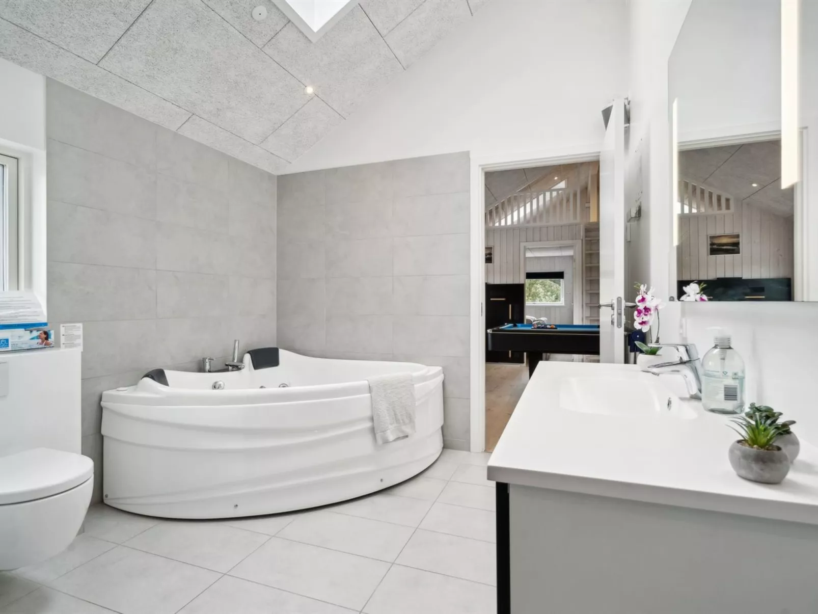 "Amai" - 4.5km from the sea-Inside