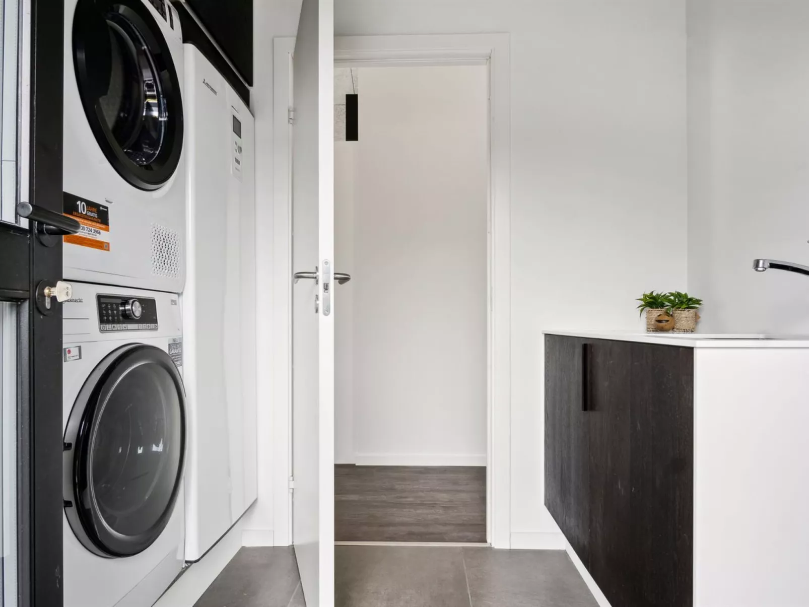 "Stygg" - 75m from the sea-Inside