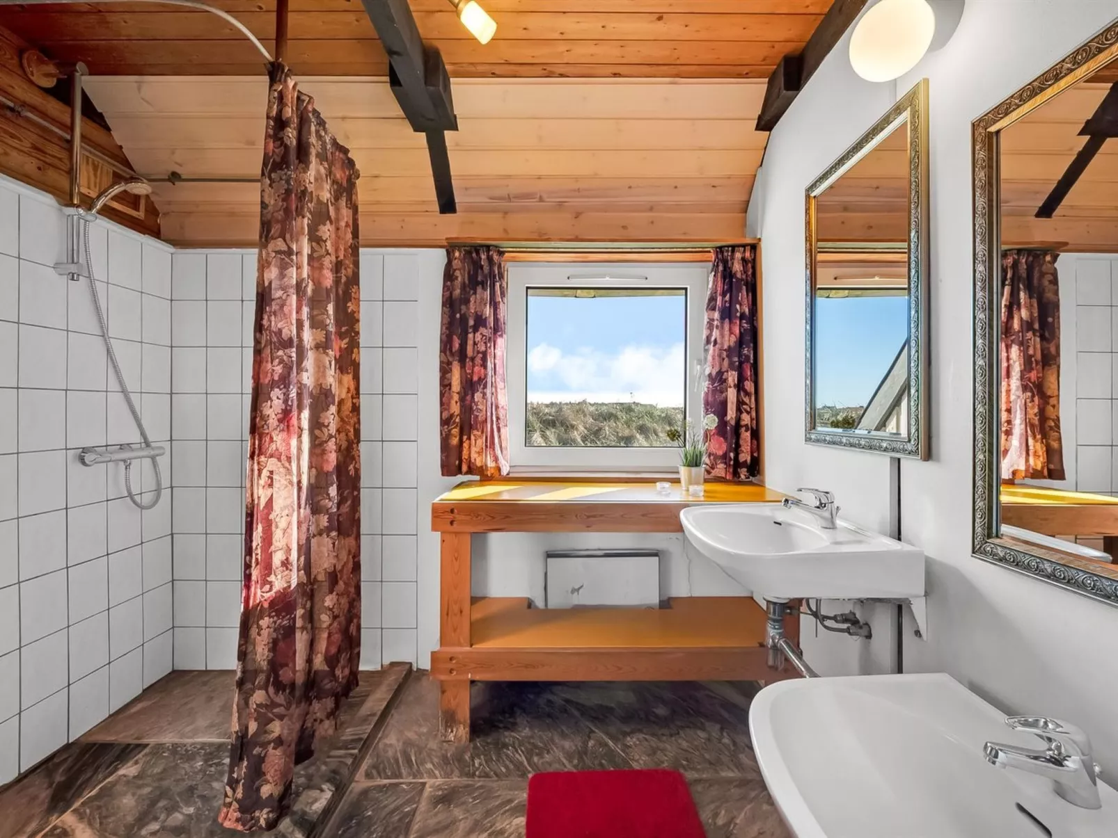 "Kurt" - 75m from the sea-Drinnen