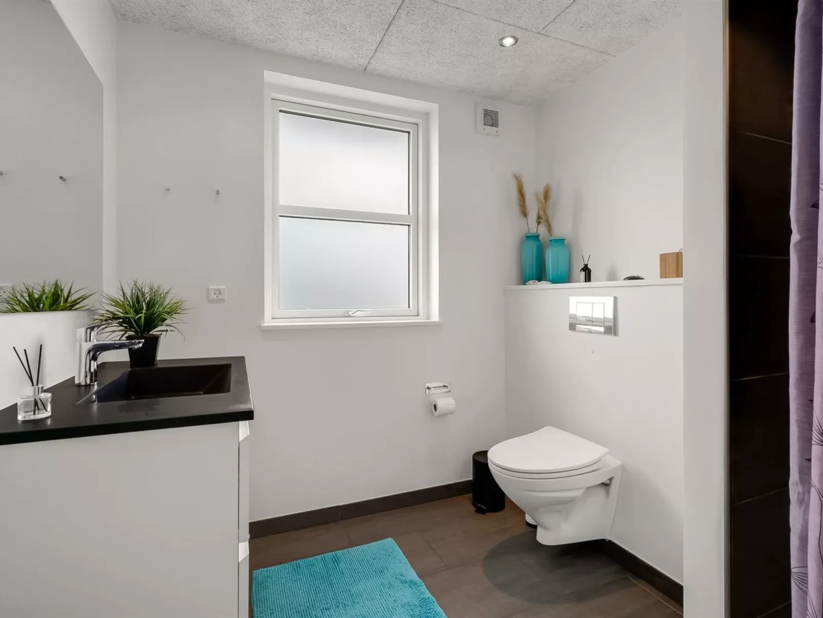 "Bernice" - 900m from the sea-Inside