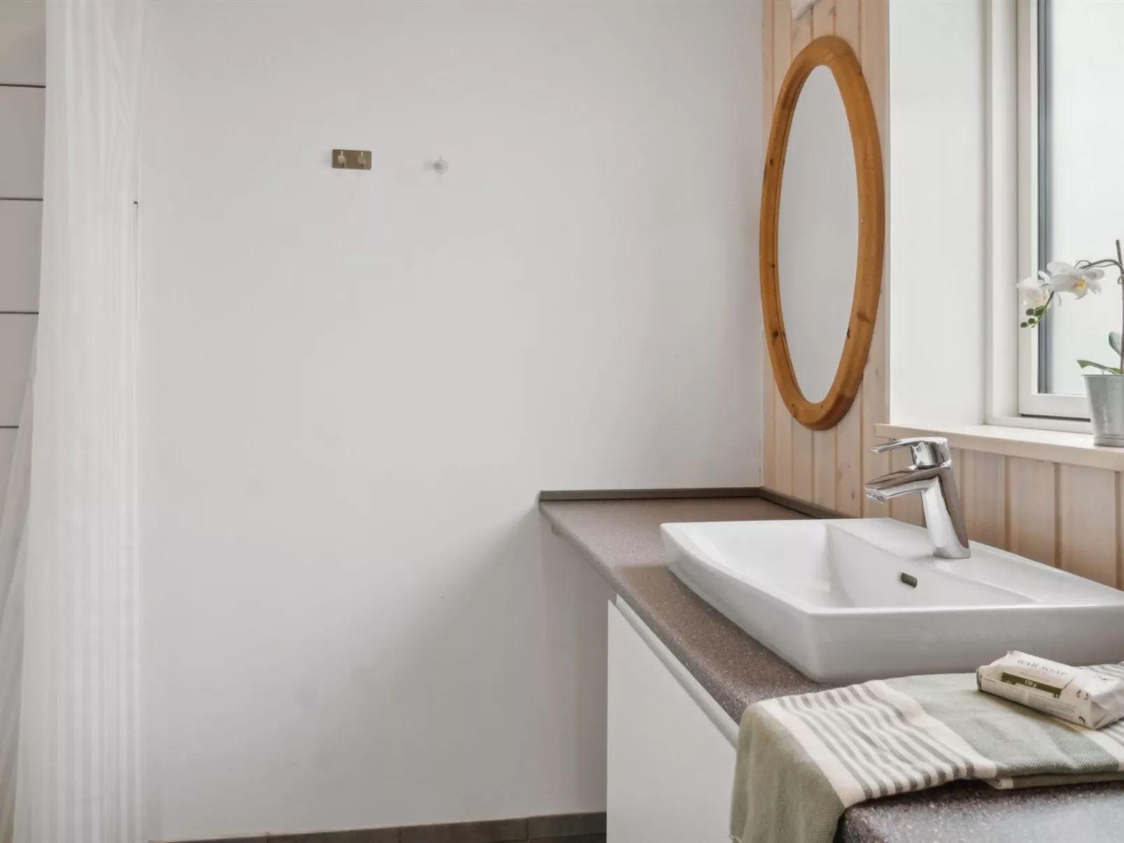 "Dorreth" - 3.2km from the sea-Inside