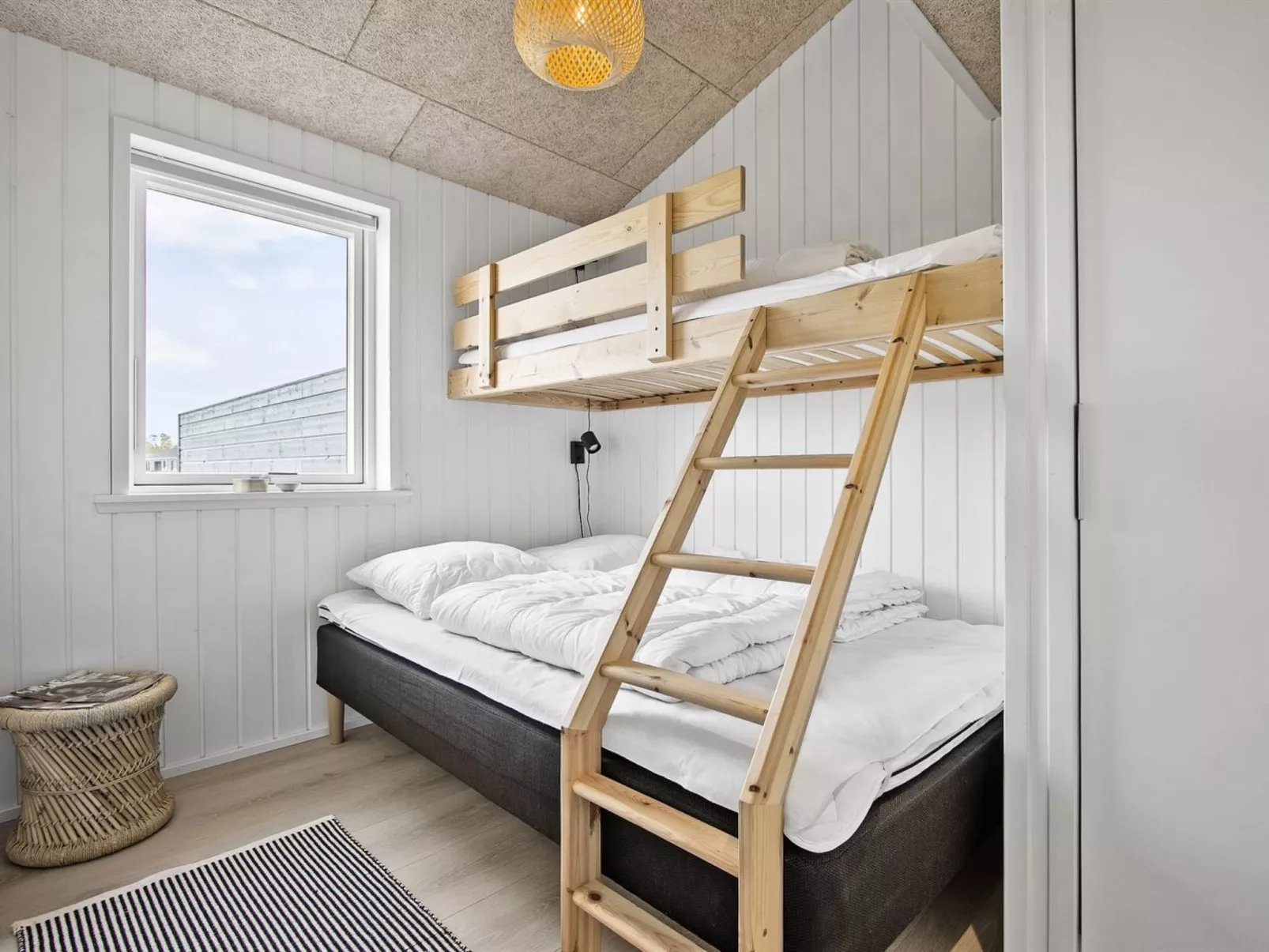 "Frithbjorn" - 900m from the sea-Inside