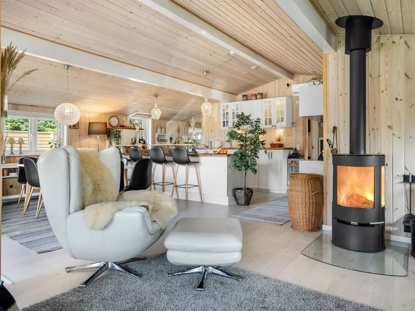 "Livni" -  from the sea-Drinnen