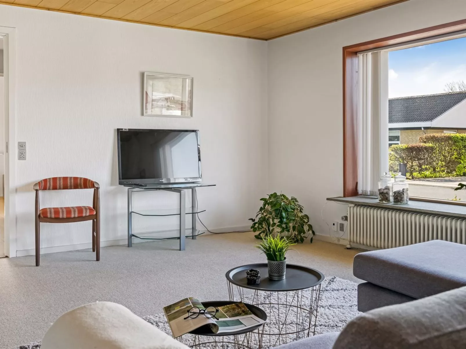 "Satu" - 2km from the sea-Inside