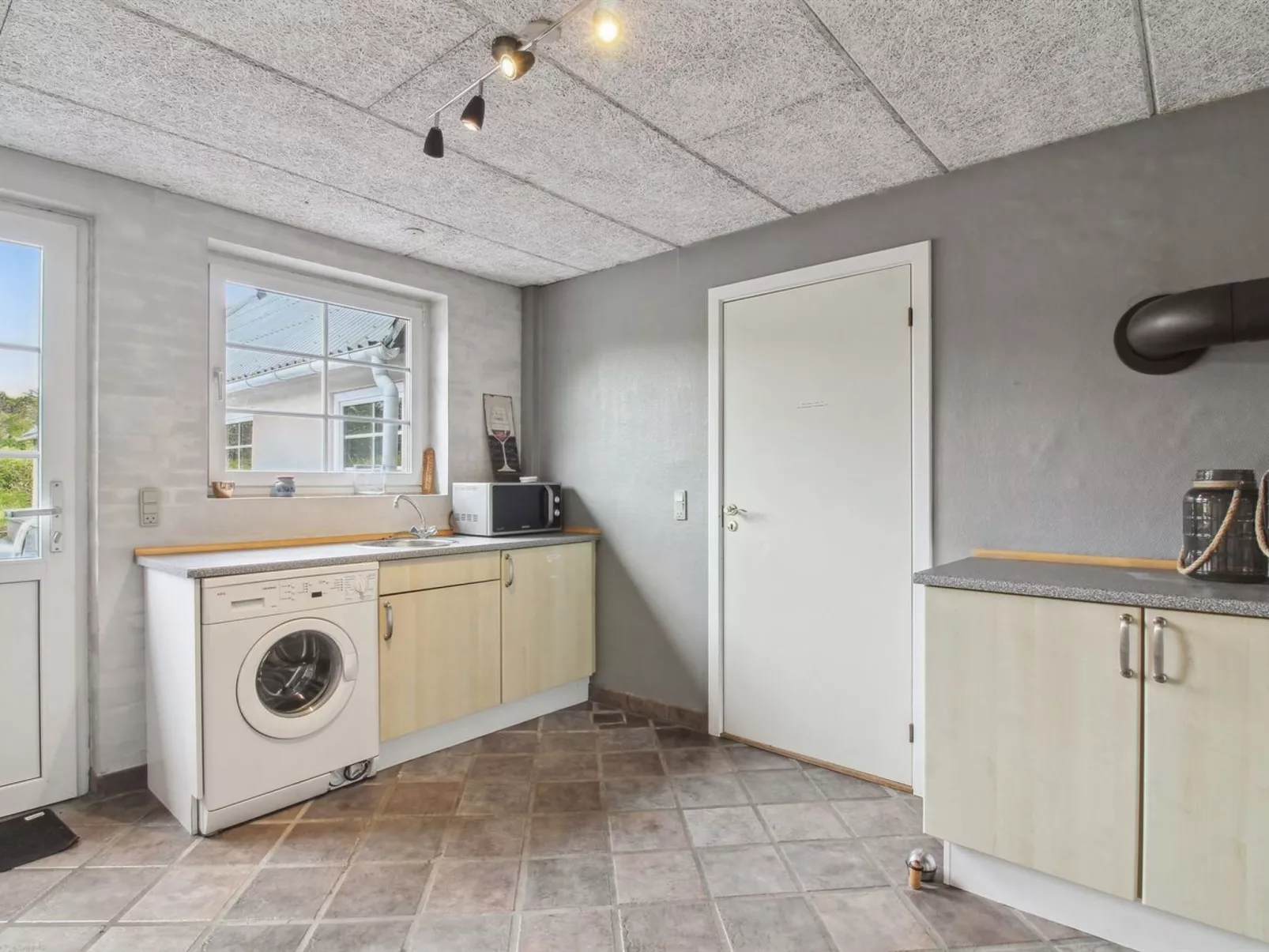 "Law" - 400m from the sea-Inside