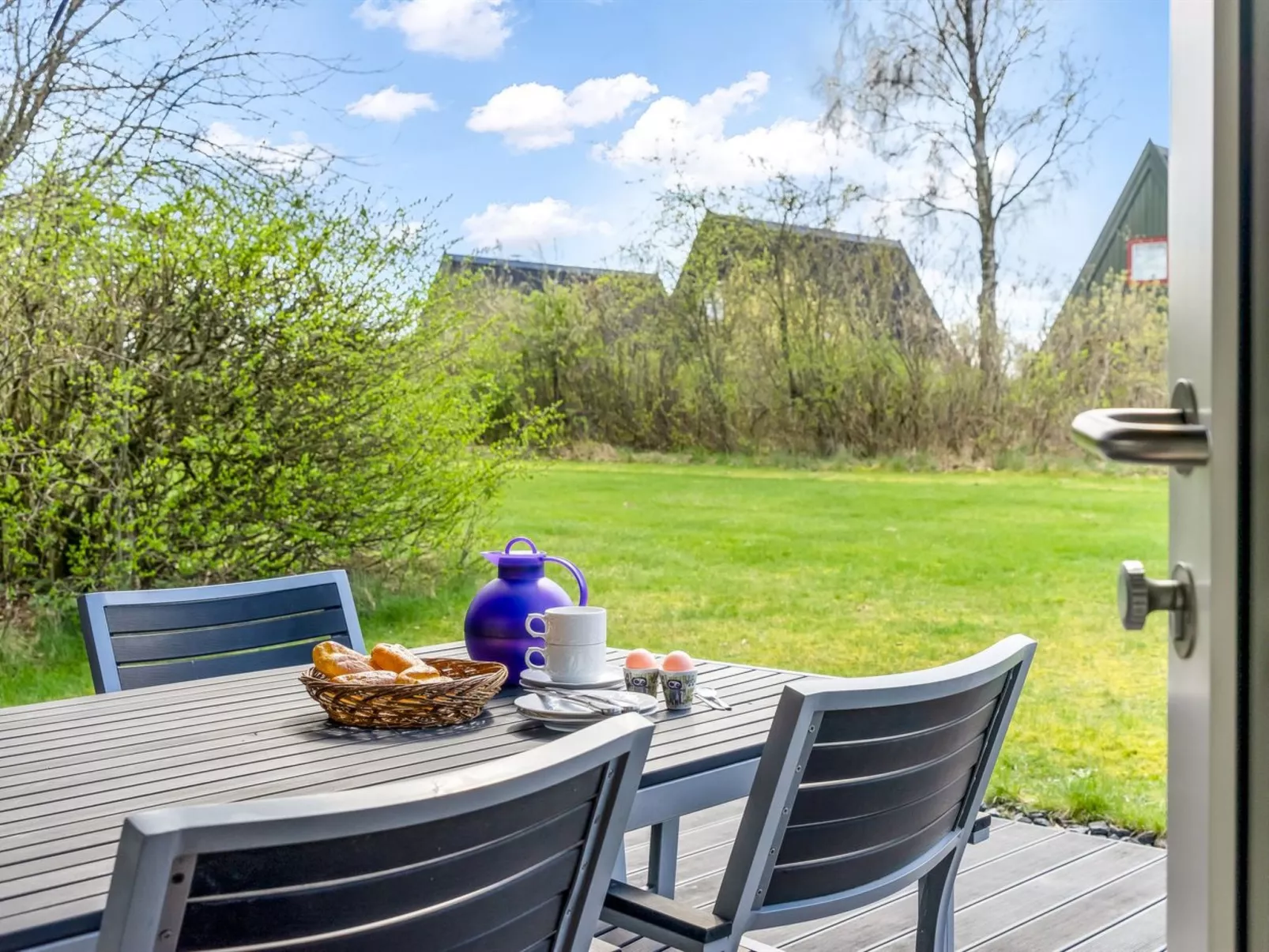 "Erly" - 18km to the fjord-Outside