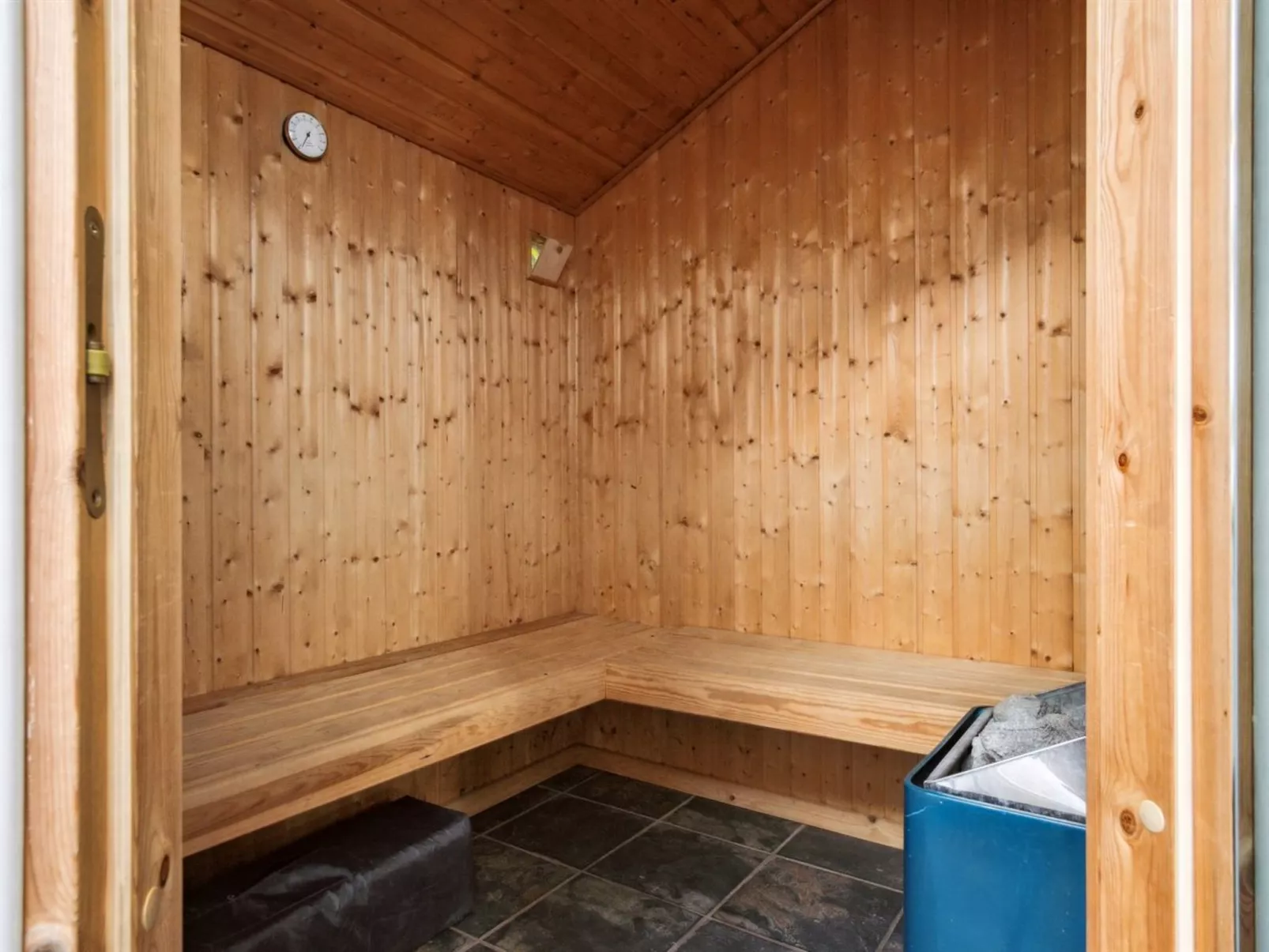 "Gunva" - 30km from the sea-Dedans