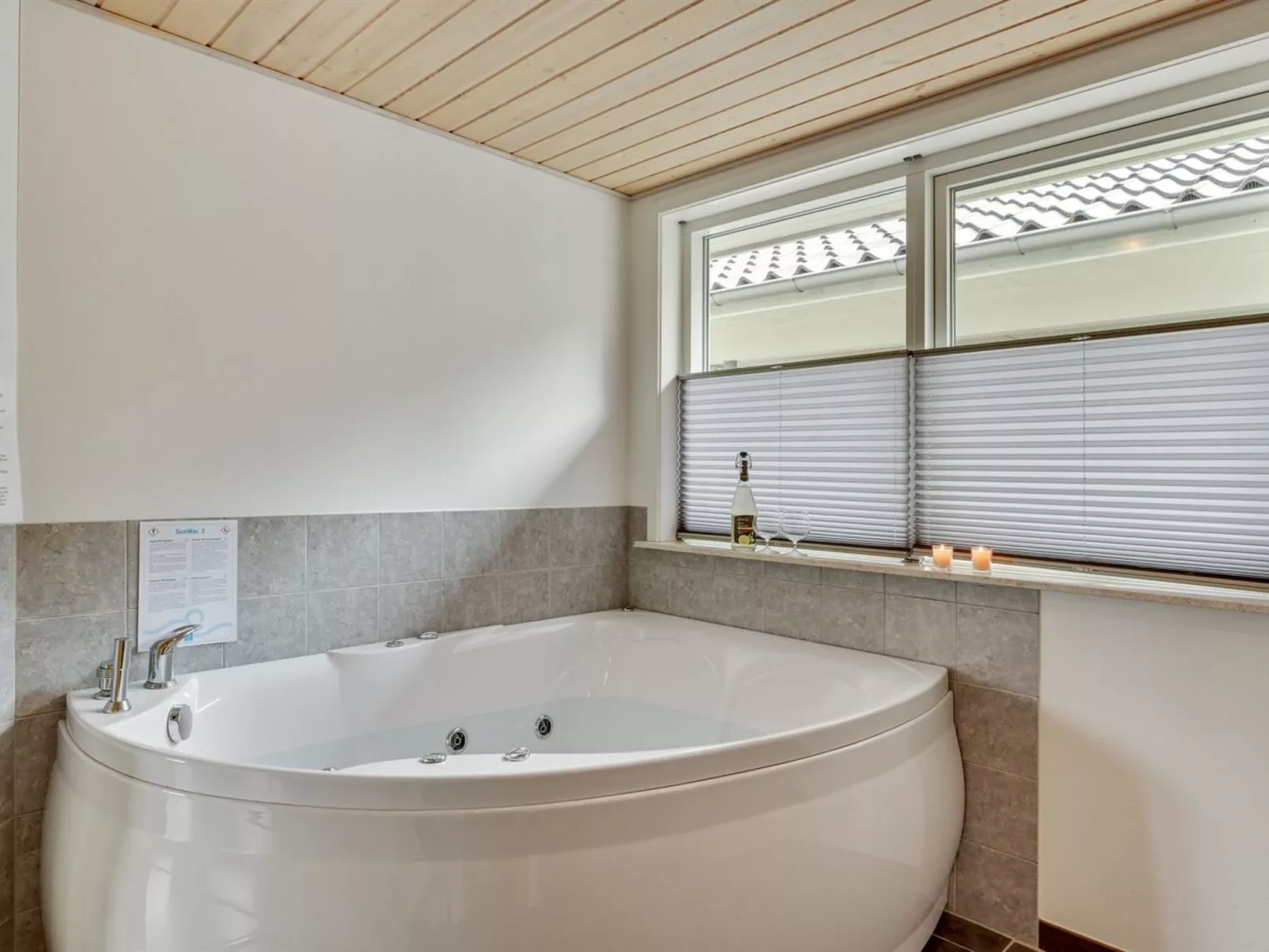 "Tjorven" - 250m to the fjord-Drinnen