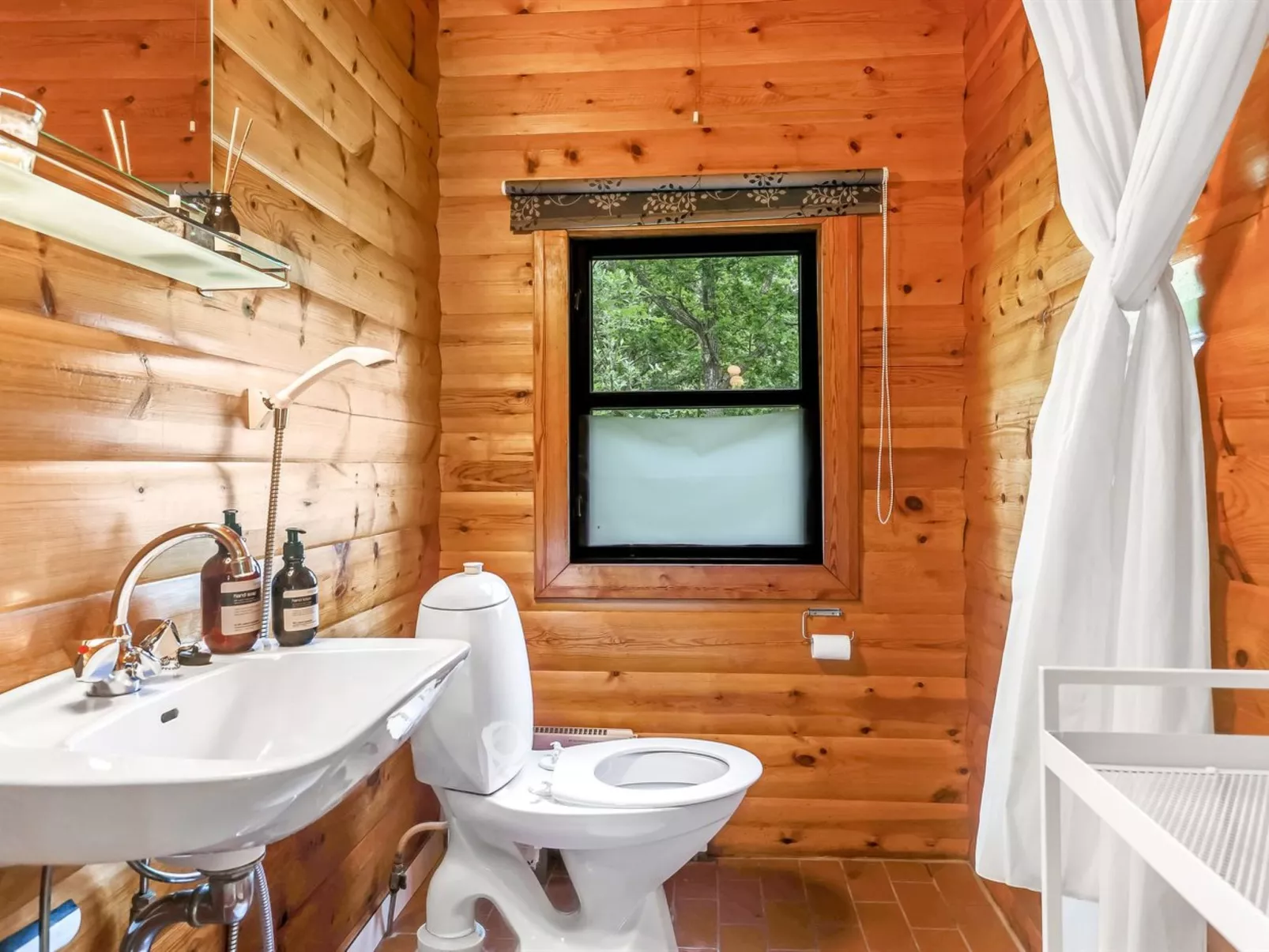 "Juho" - 700m from the sea-Drinnen