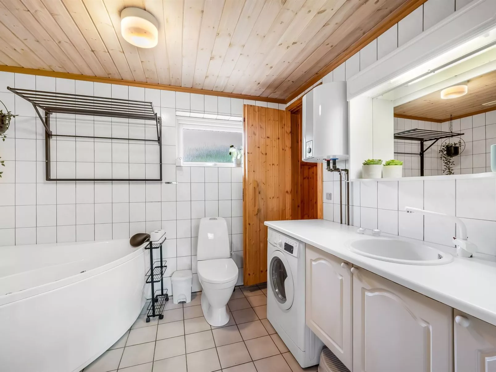 "Tian" - 400m to the fjord-Dedans