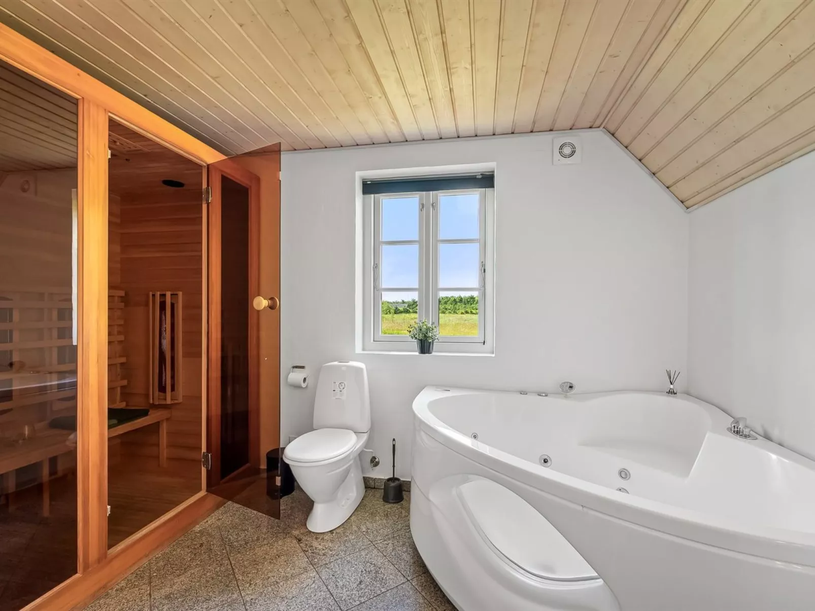 "Birette" - 1.2km from the sea-Dedans