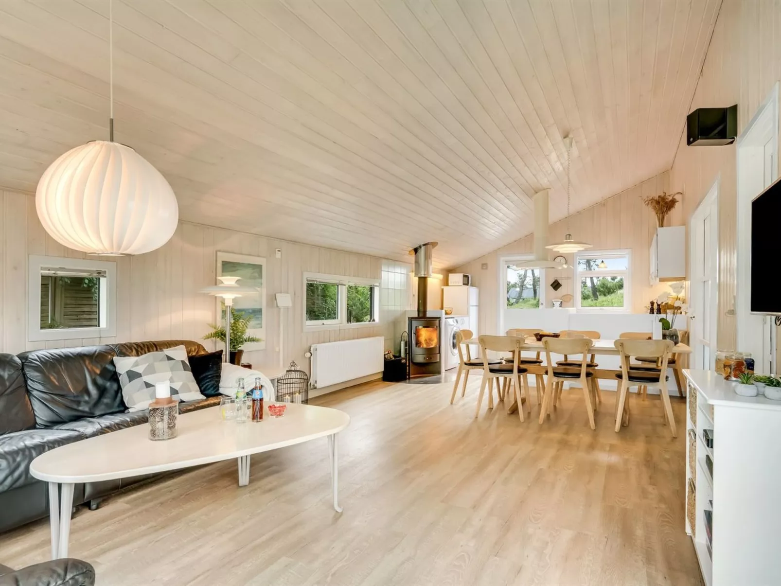 "Adrienne" - 240m from the sea-Dedans