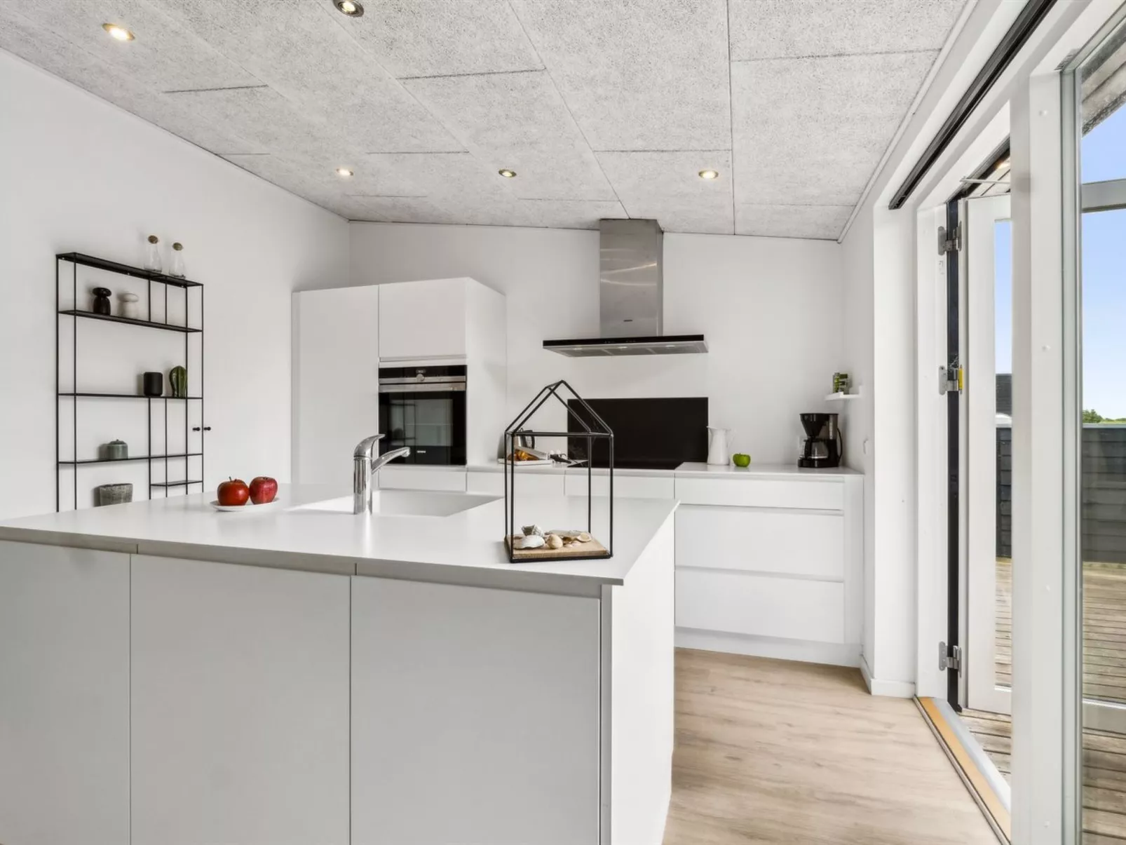 "Ingebrit" - 1.4km from the sea-Drinnen