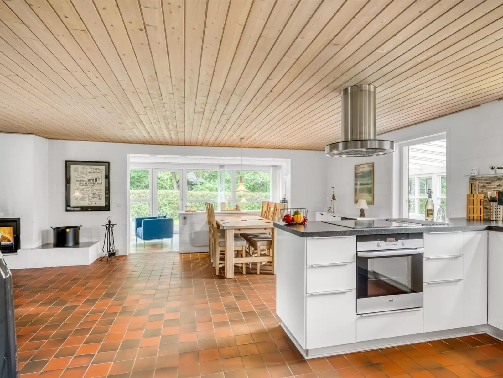 "Lyra" - 500m to the fjord-Dedans