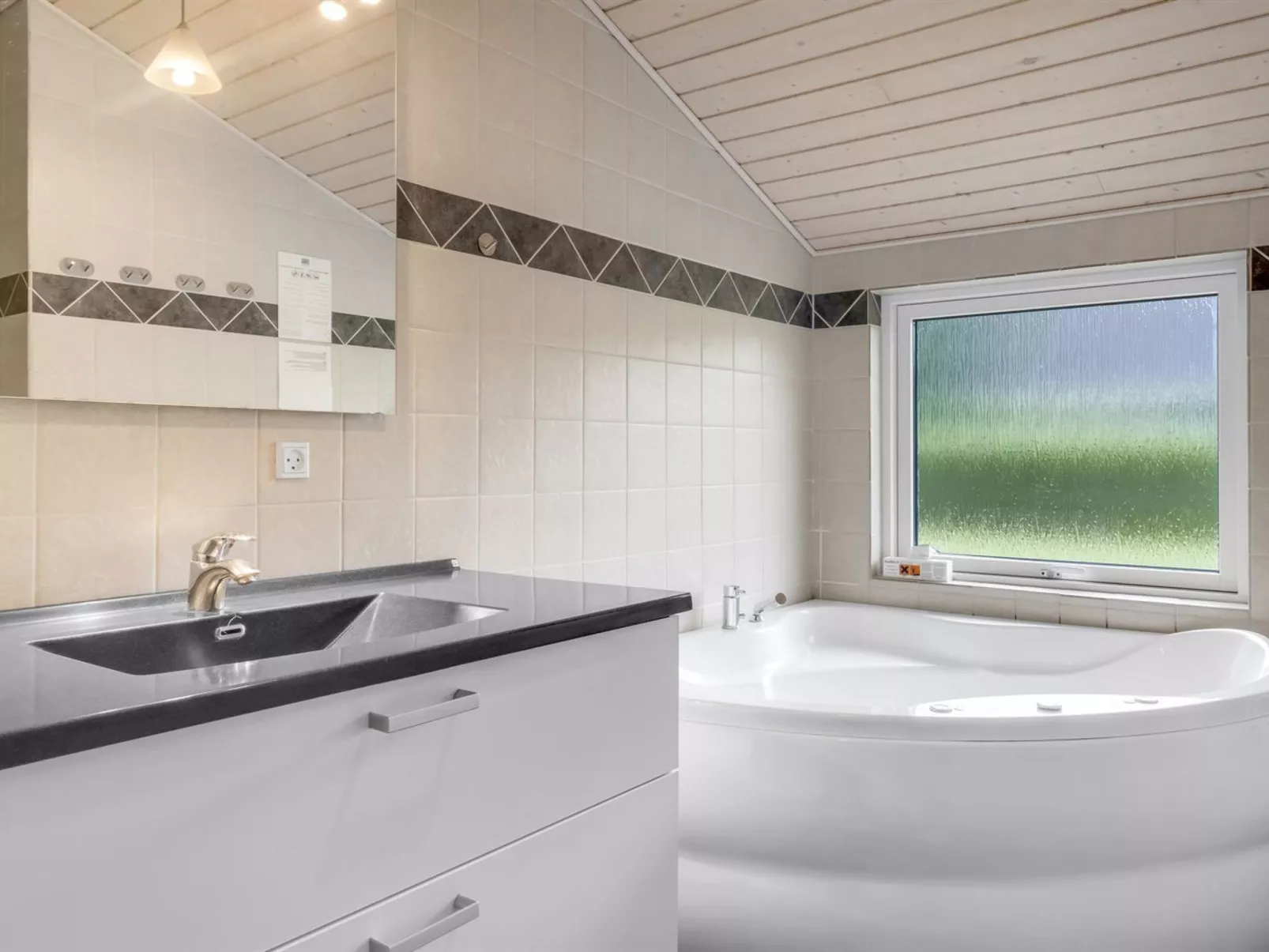 "Næwe" - 30km from the sea-Inside