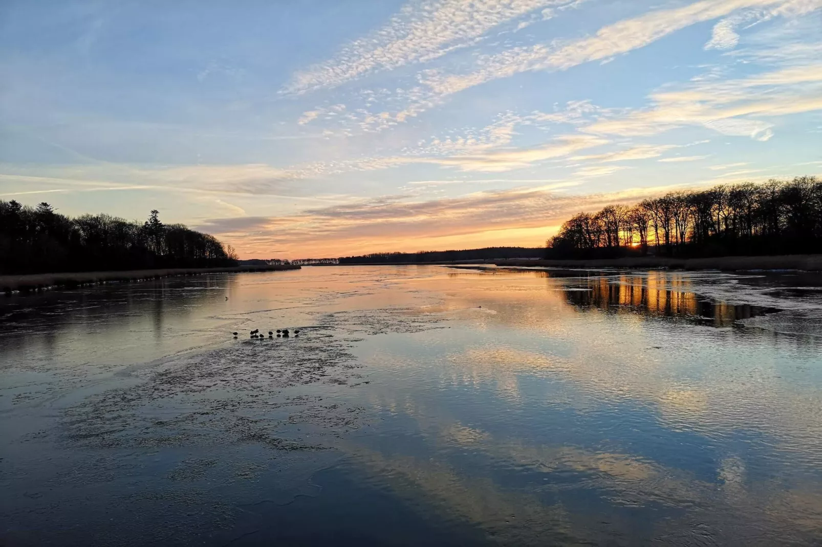 Charming Retreat on Eno - By Traum Ferienwohnungen-Water view