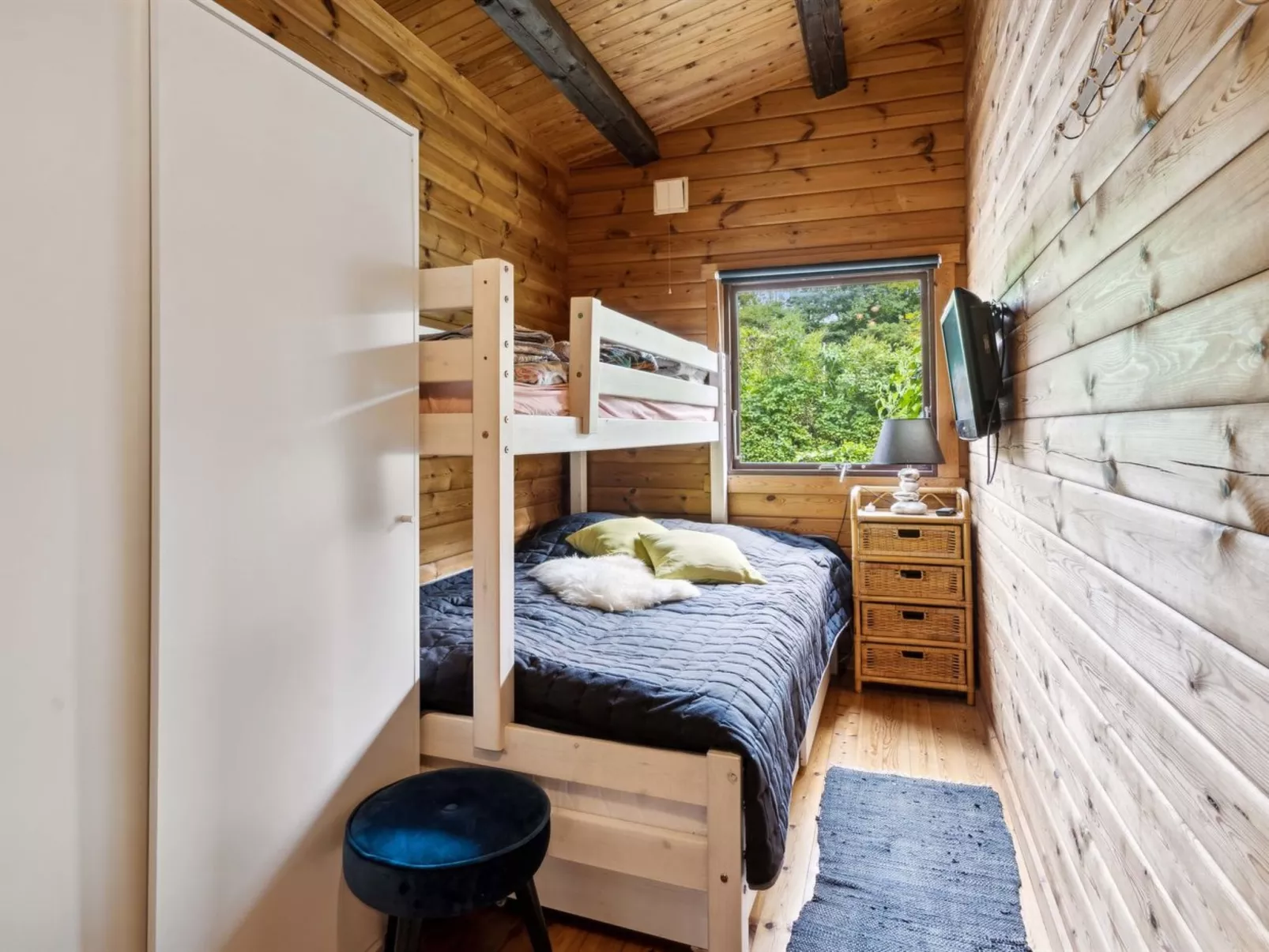 "Araminta" - 800m from the sea-Inside