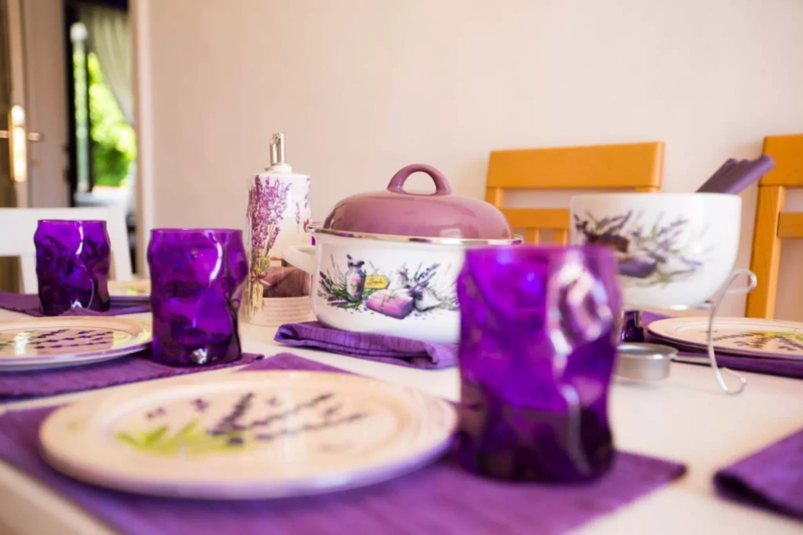 Guest House Gugily- Twin Room with Shared Bathroom and City View (4)-Ambiance