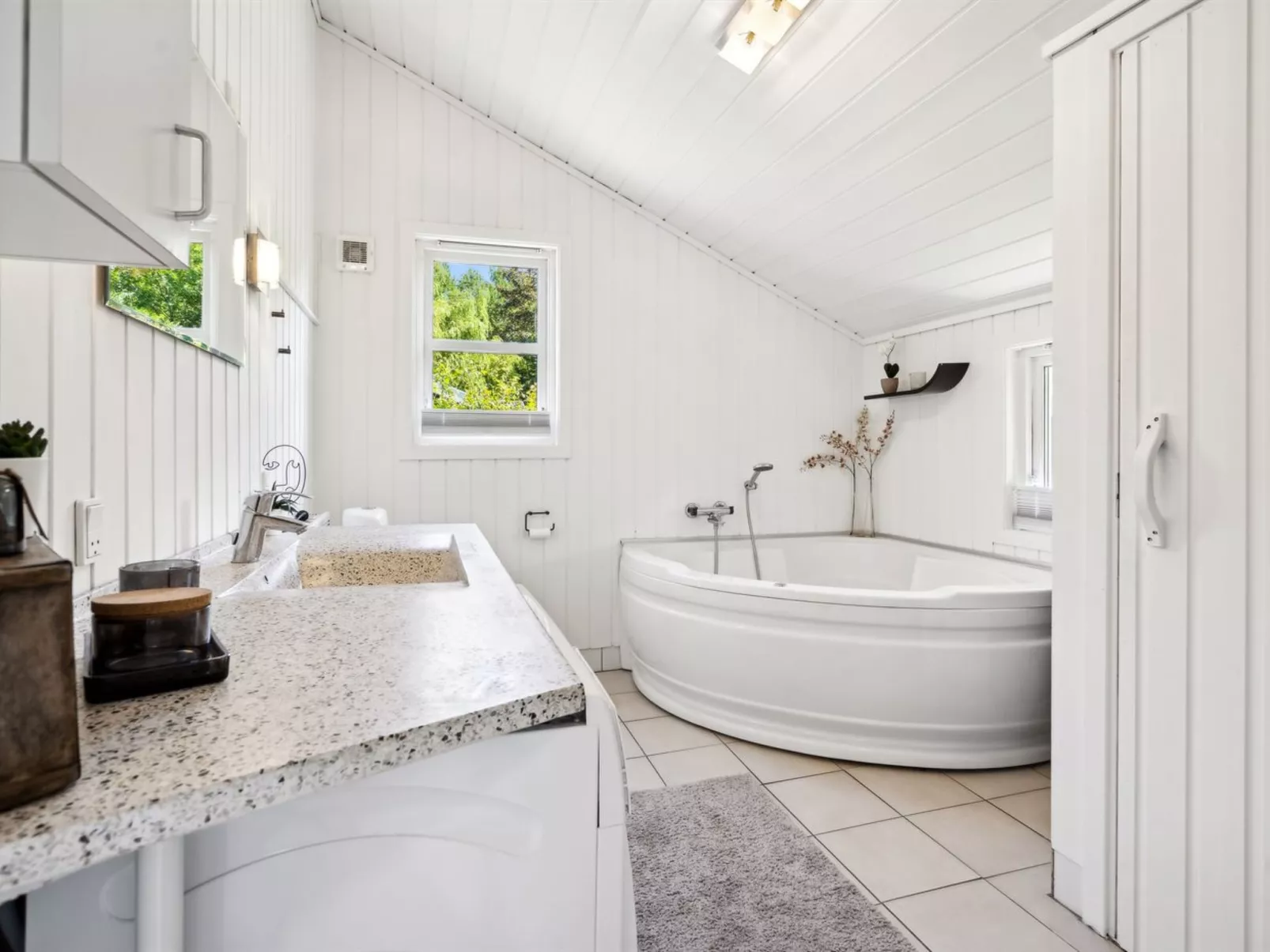 "Enida" - 350m to the fjord-Inside