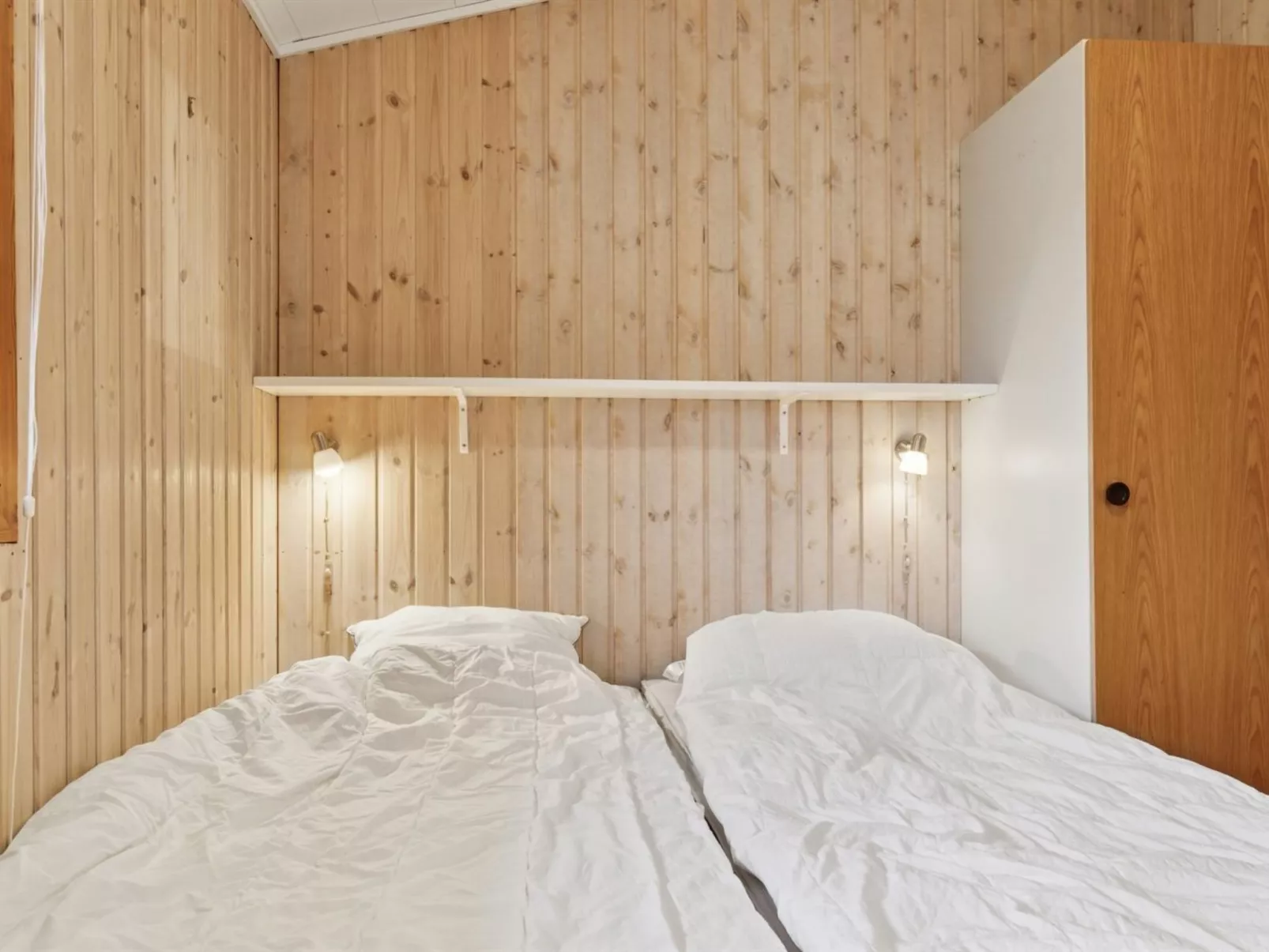 "Titta" - 10m to the fjord-Inside