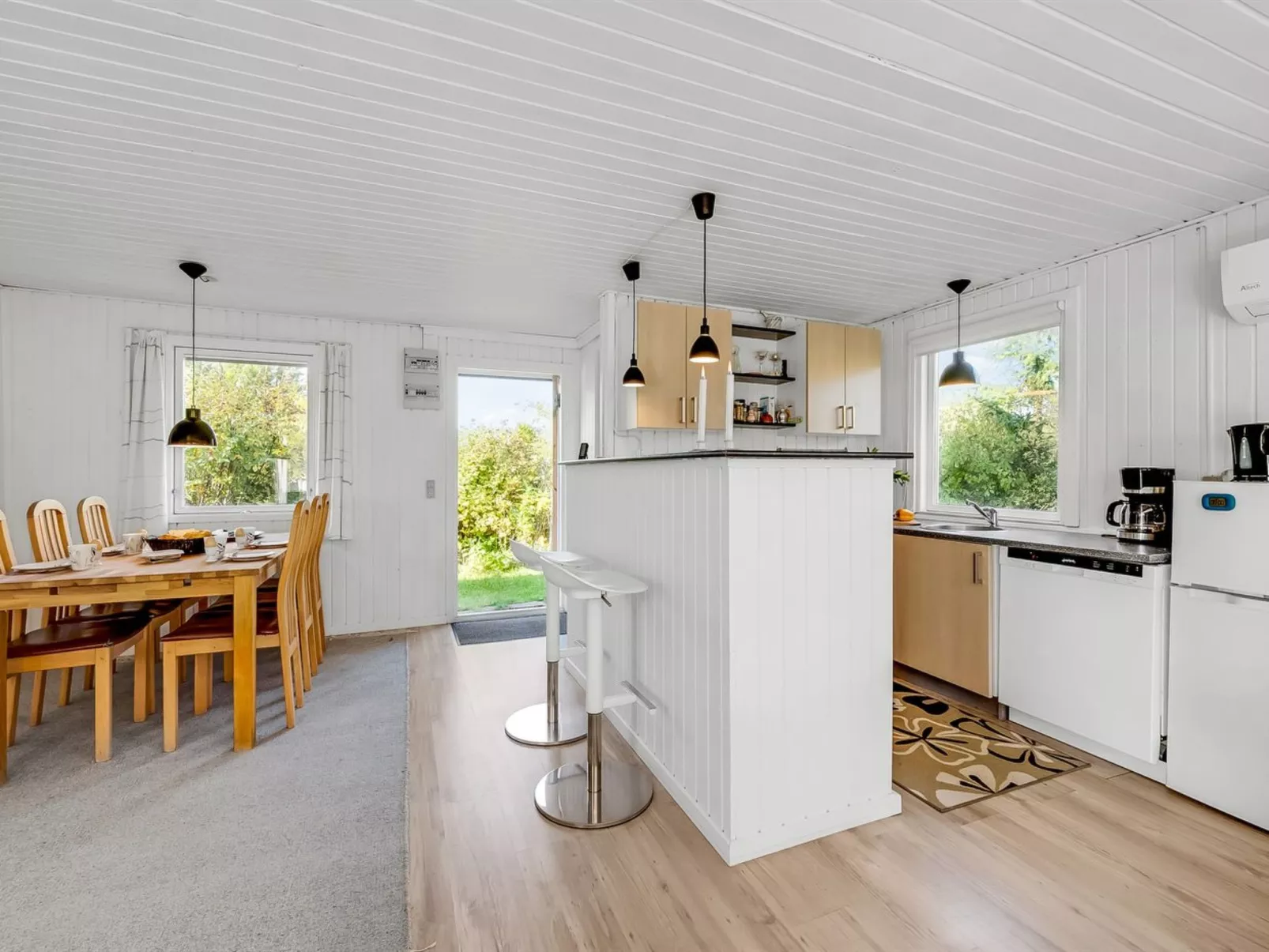 "Pirjo" - 350m to the fjord-Dedans