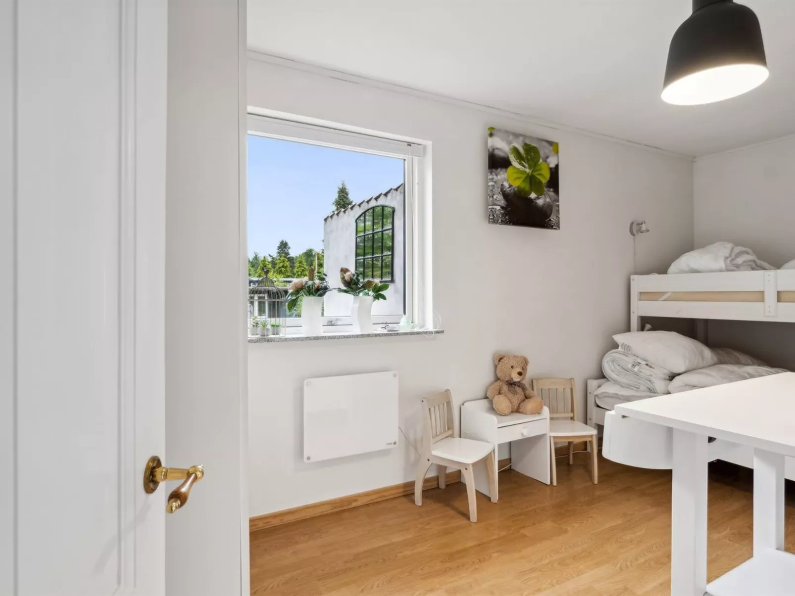 "Mark" - 1.2km from the sea-Inside