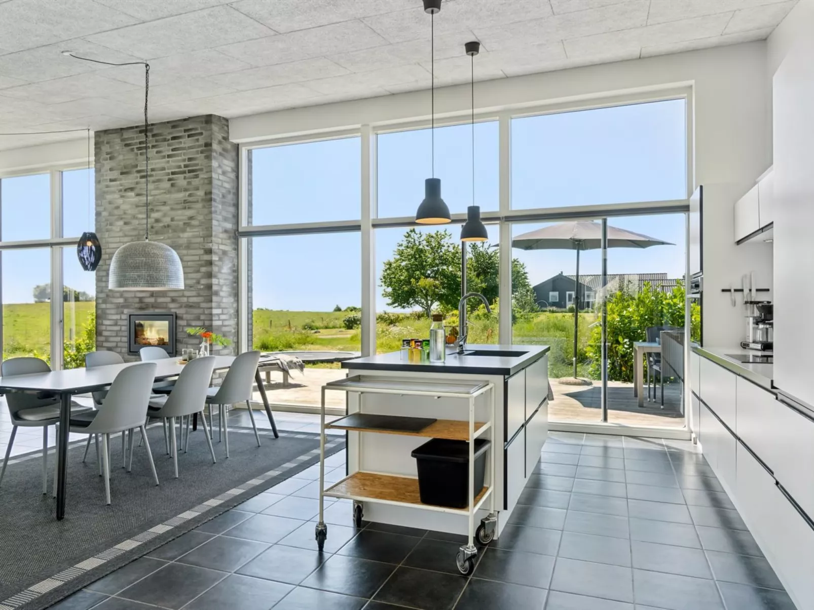 "Bæver" - 200m from the sea-Drinnen