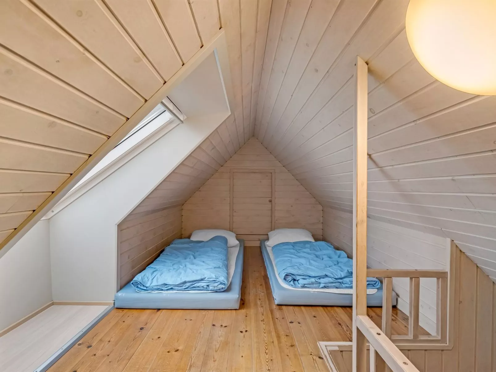 "Hunved" -  from the sea-Dedans