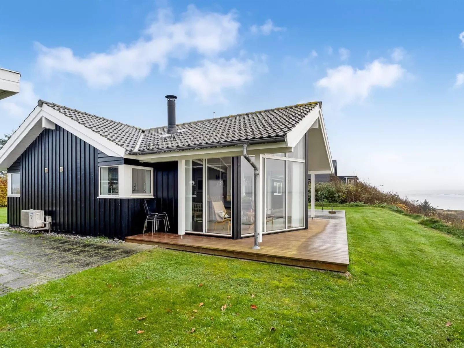 "Næwe" - 10m to the fjord-Draußen