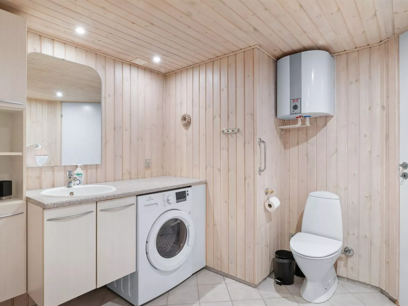 "Aswith" - 5m from the sea-Dedans