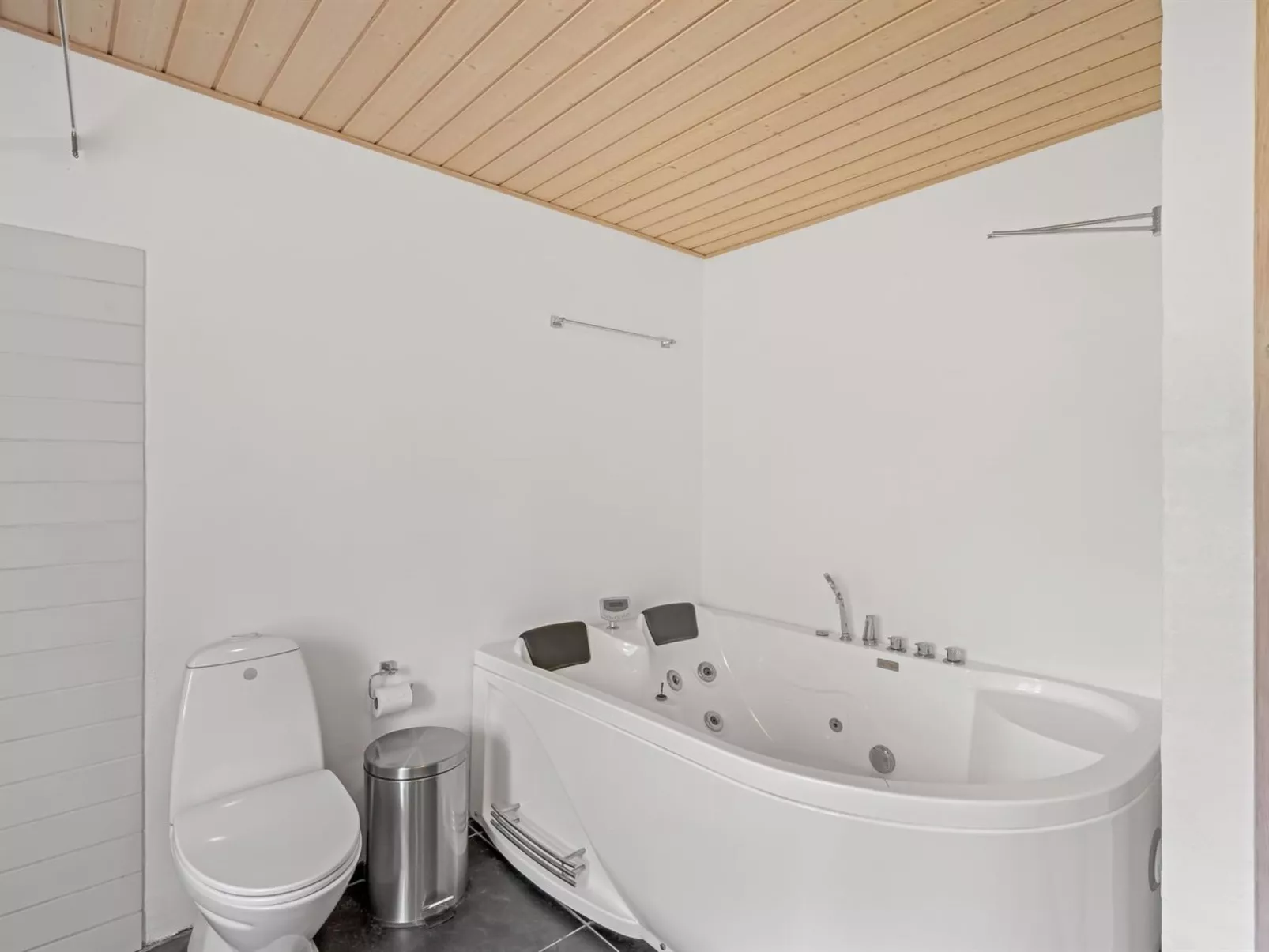 "Trena" - 1.2km to the fjord-Inside