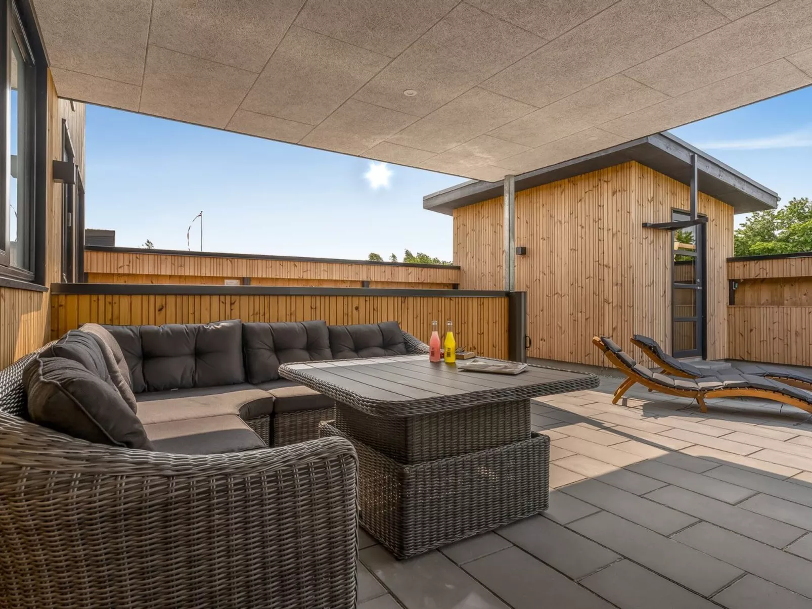 "Elevus" -  from the sea-Outside