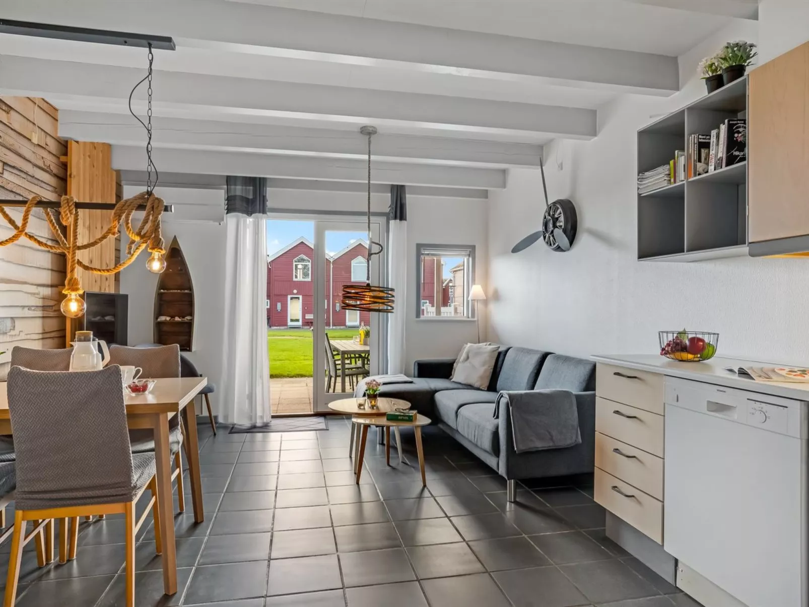 "Vincent" -  from the sea-Drinnen